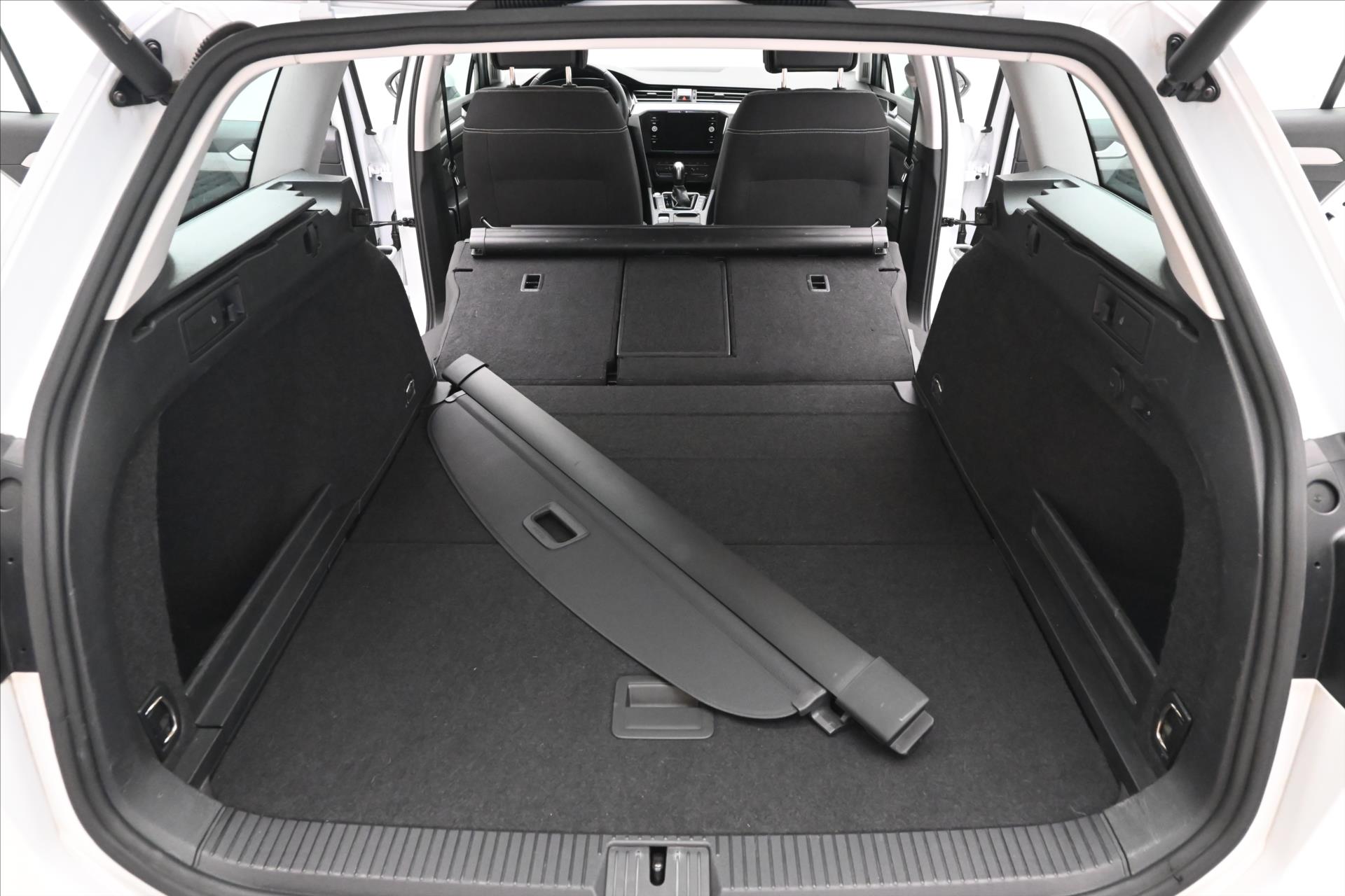 Main photo of the car Volkswagen Passat 2.0 TDI 110 kW DSG Business Warranty up to 5 years (11)