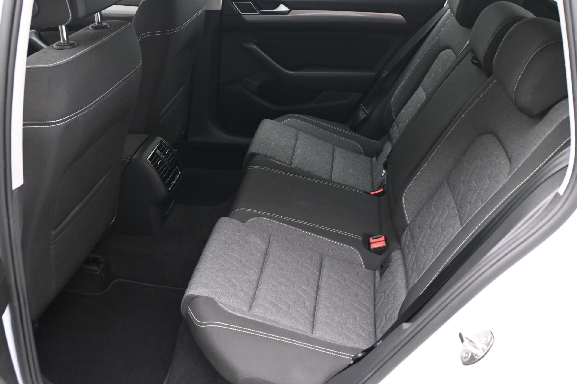 Main photo of the car Volkswagen Passat 2.0 TDI 110 kW DSG Business Warranty up to 5 years (14)