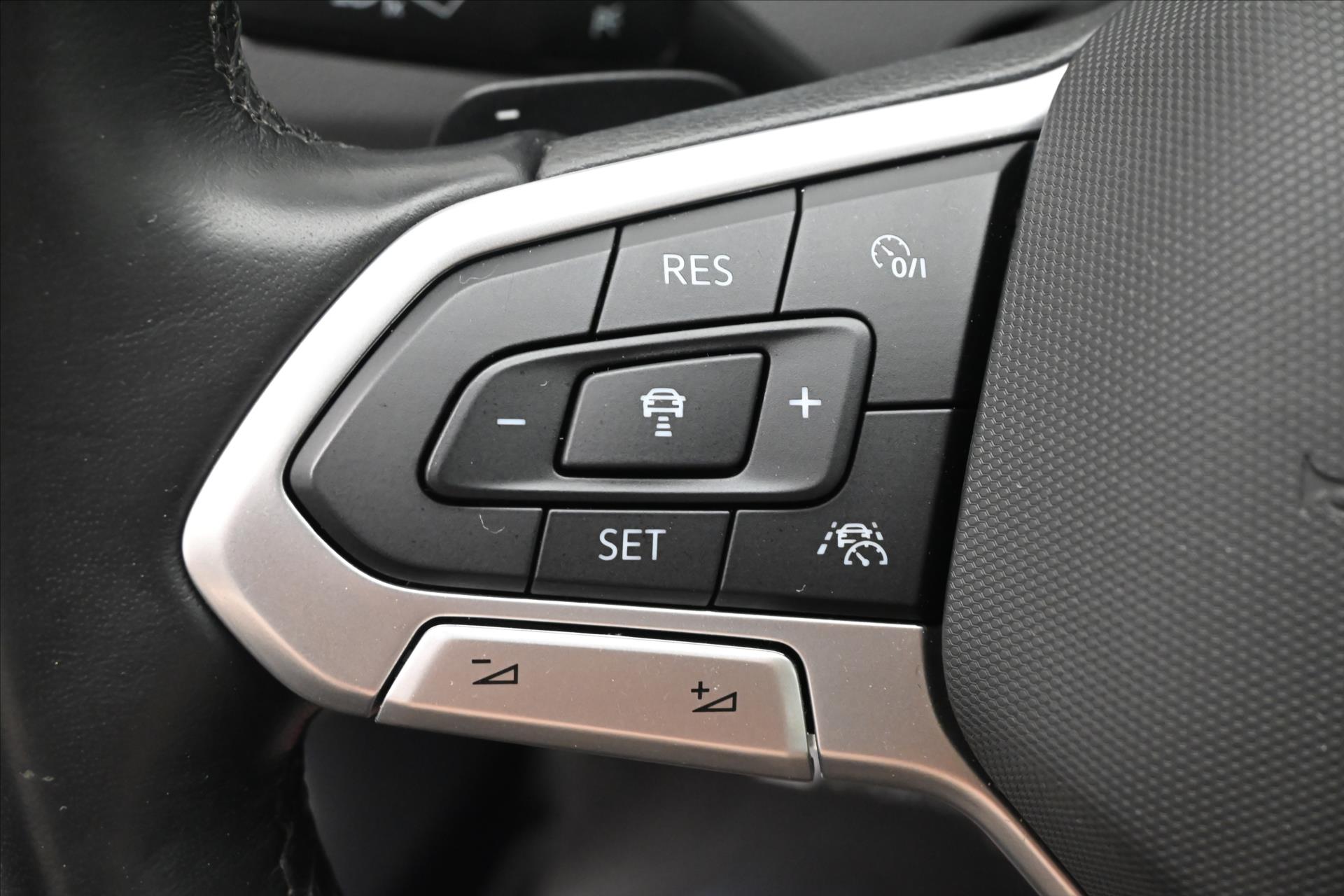 Main photo of the car Volkswagen Passat 2.0 TDI 110 kW DSG Business Warranty up to 5 years (24)