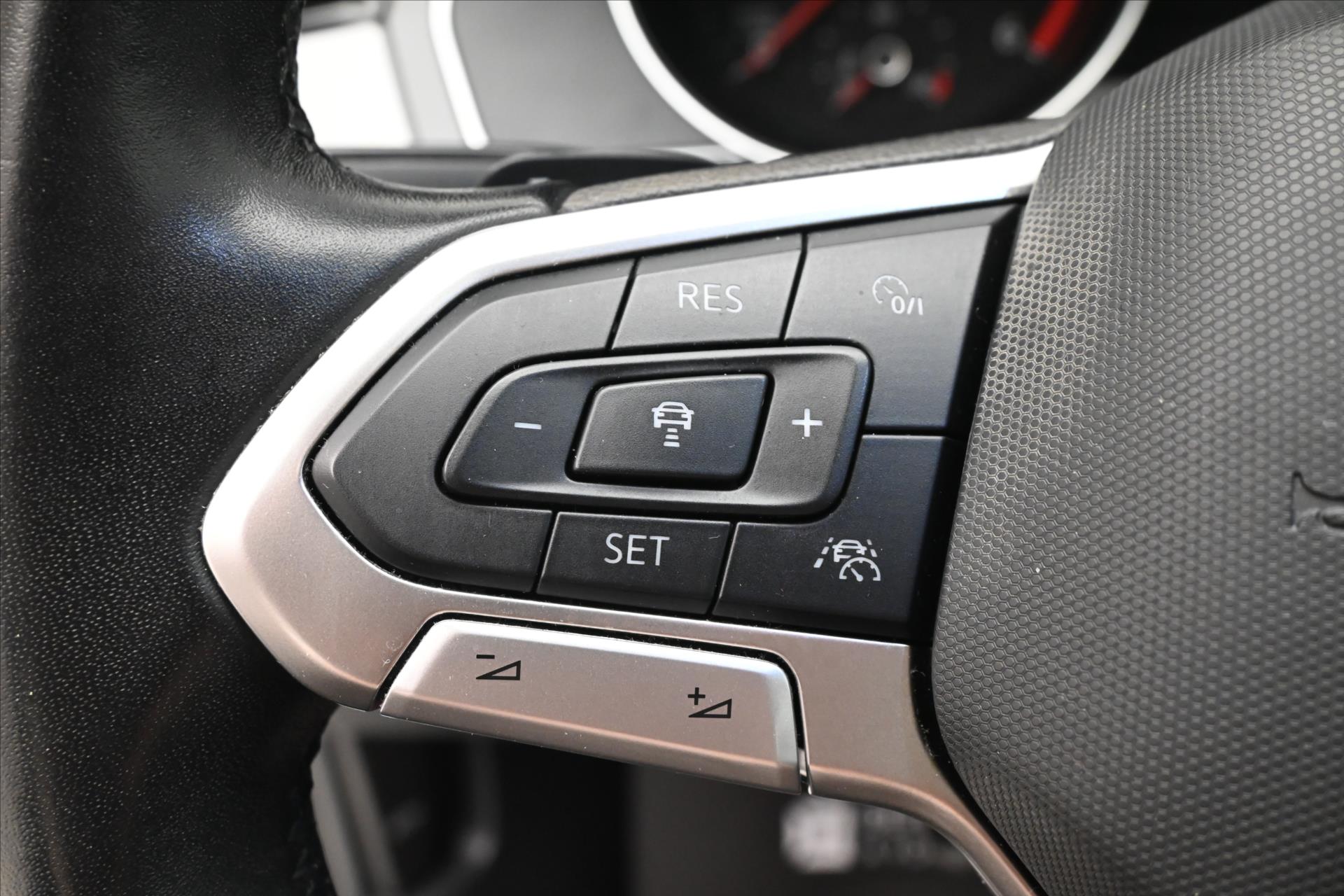 Hlavní fotografie vozu Volkswagen Passat 2,0 TDI 110KW DSG BUSINESS Záruka až 5 let (25)
