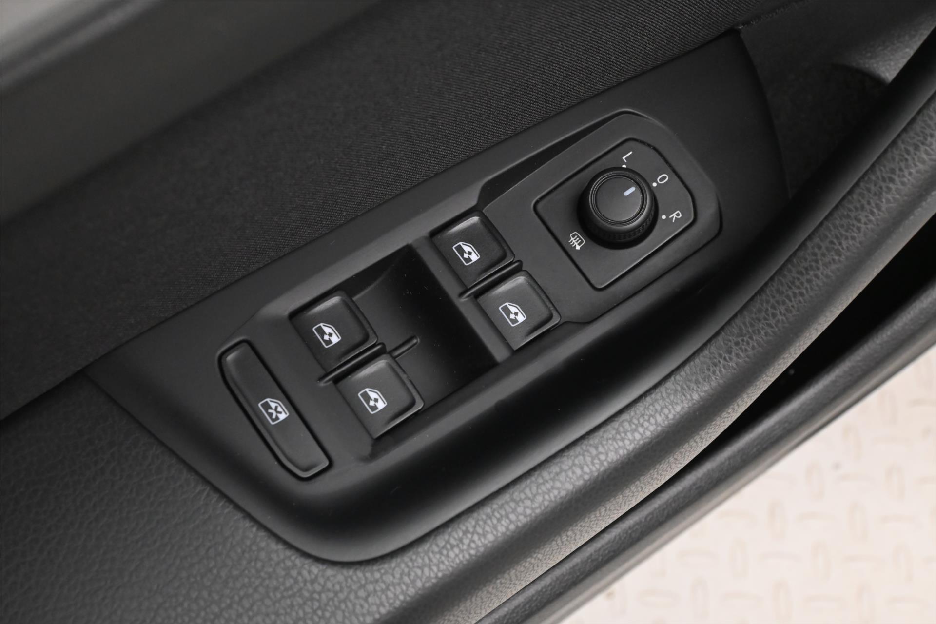 Hlavní fotografie vozu Volkswagen Passat 2,0 TDI 110KW DSG BUSINESS Záruka až 5 let (27)
