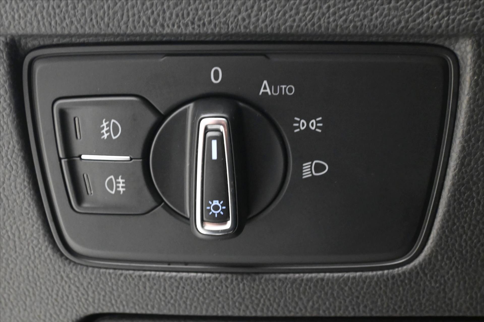 Hlavní fotografie vozu Volkswagen Passat 2,0 TDI 110KW DSG BUSINESS Záruka až 5 let (28)