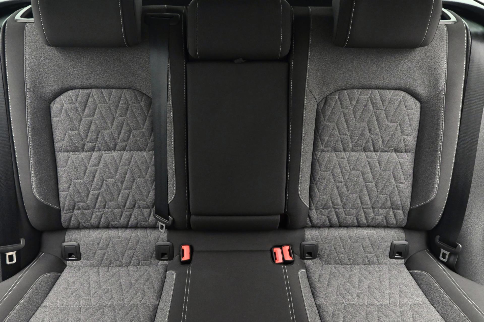 Hlavní fotografie vozu Volkswagen Passat 2,0 TDI 110KW DSG BUSINESS Záruka až 5 let (29)