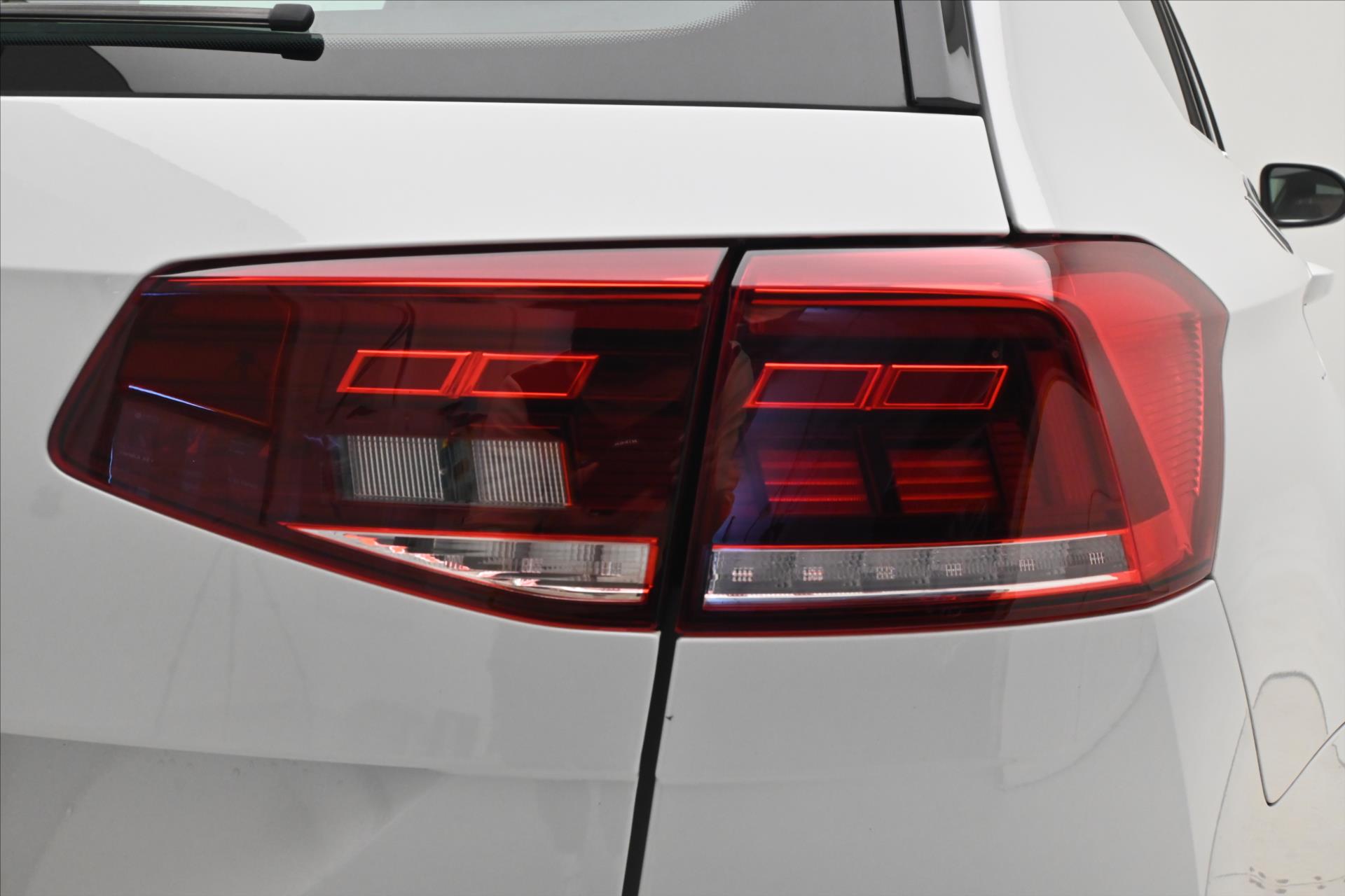 Hlavní fotografie vozu Volkswagen Passat 2,0 TDI 110KW DSG BUSINESS Záruka až 5 let (31)