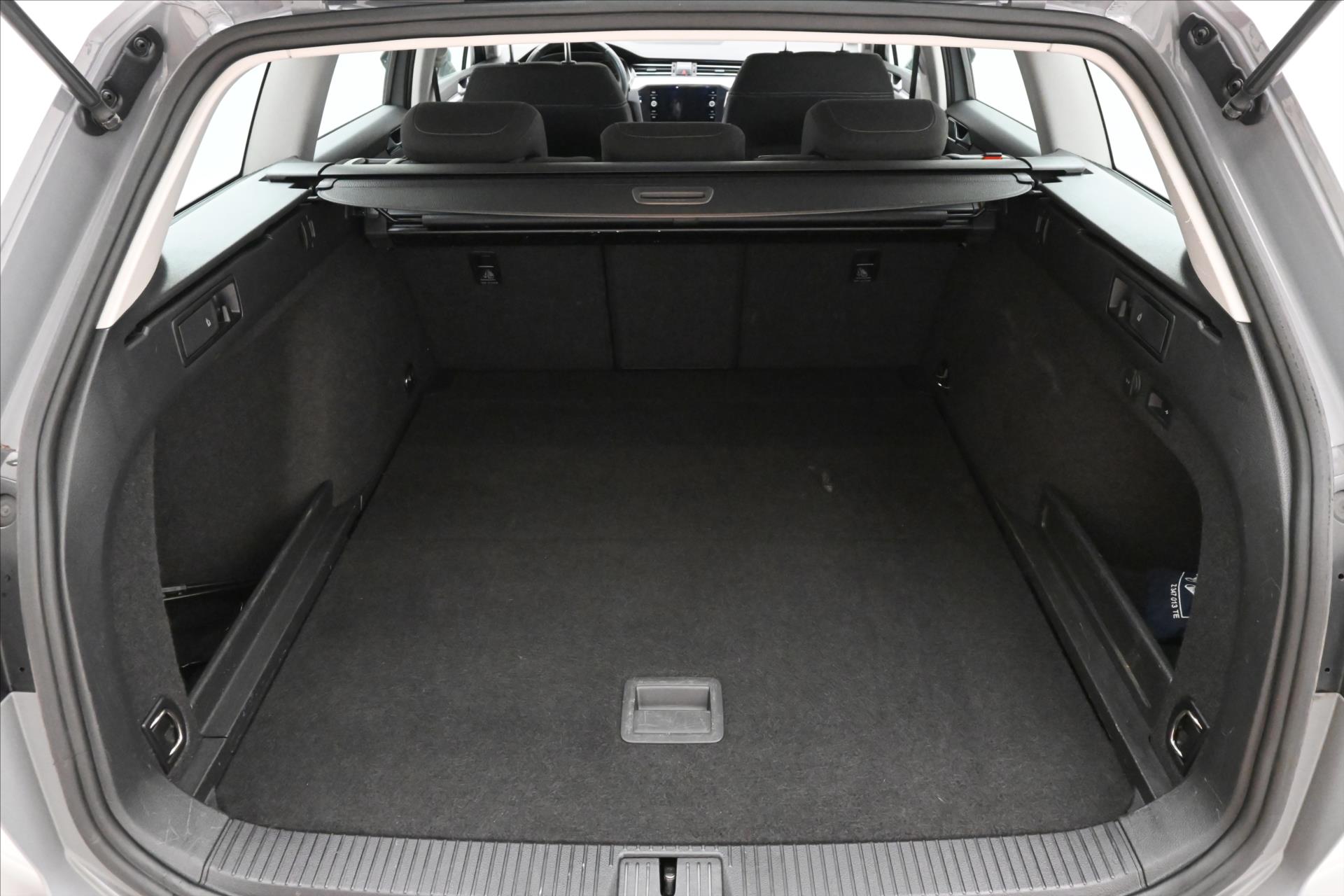 Hlavní fotografie vozu Volkswagen Passat 2,0 TDI 110kW DSG Business Záruka ža 5 let (11)