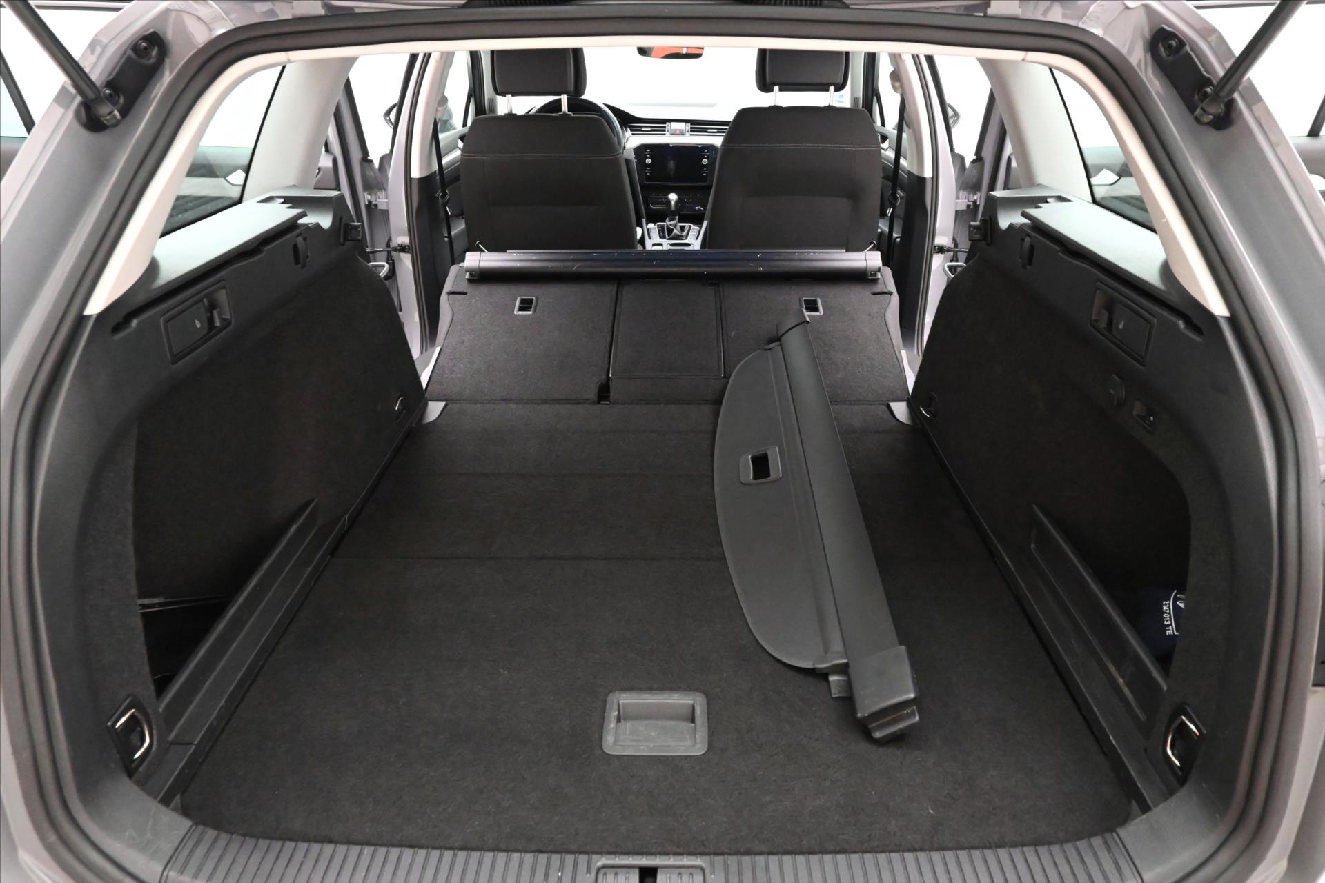 Hlavní fotografie vozu Volkswagen Passat 2,0 TDI 110kW DSG Business Záruka ža 5 let (12)