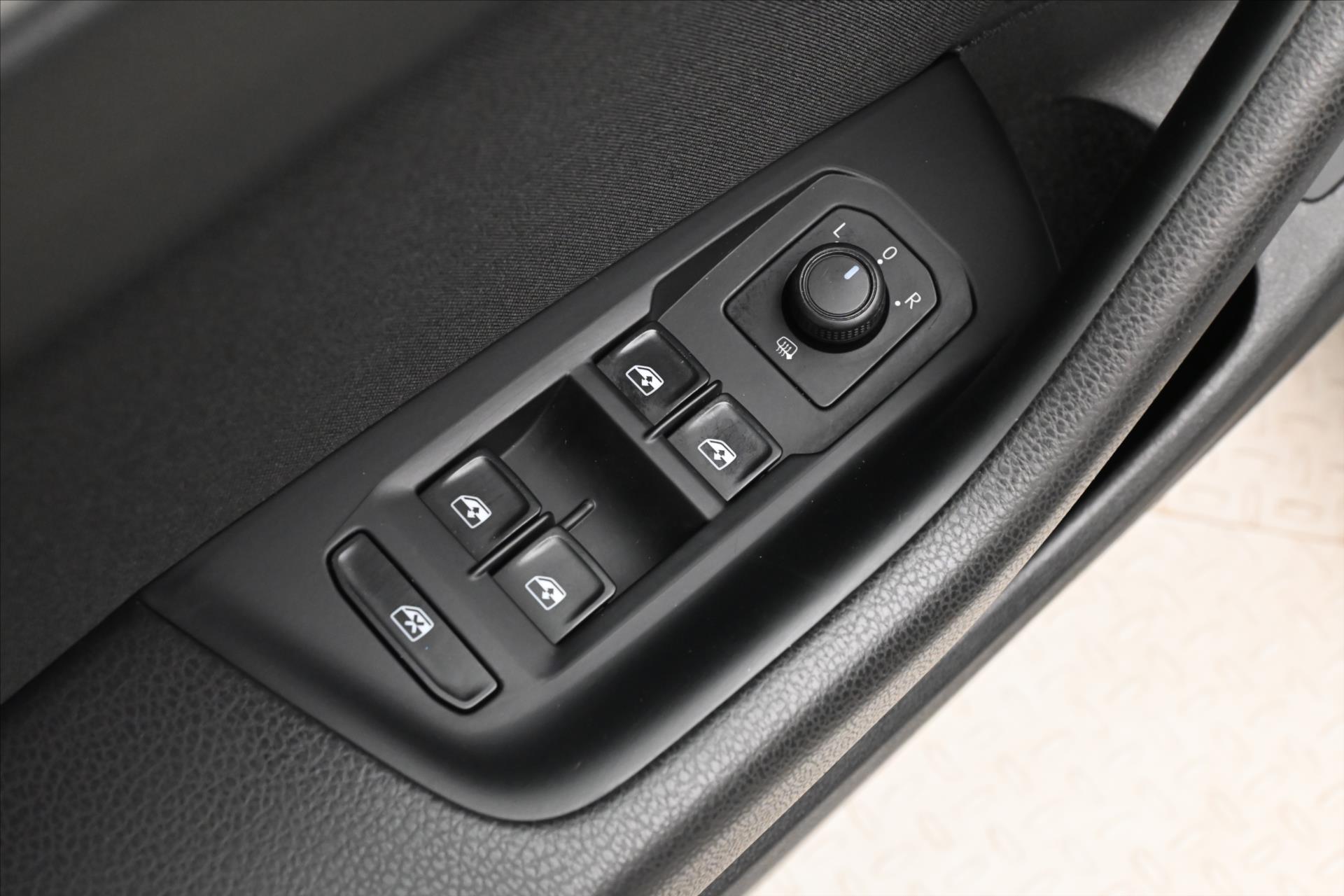 Hlavní fotografie vozu Volkswagen Passat 2,0 TDI 110kW DSG Business Záruka ža 5 let (27)