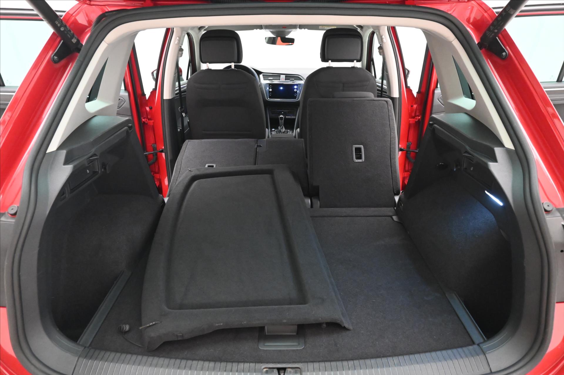 Hlavní fotografie vozu Volkswagen Tiguan 2,0 TDI 110 kW DSG Life Záruka až 5 let (12)