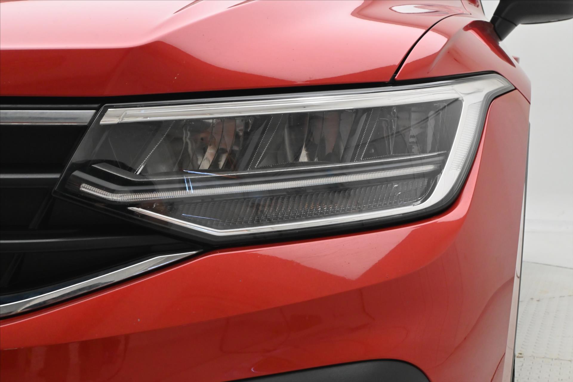 Hlavní fotografie vozu Volkswagen Tiguan 2,0 TDI 110 kW DSG Life Záruka až 5 let (32)