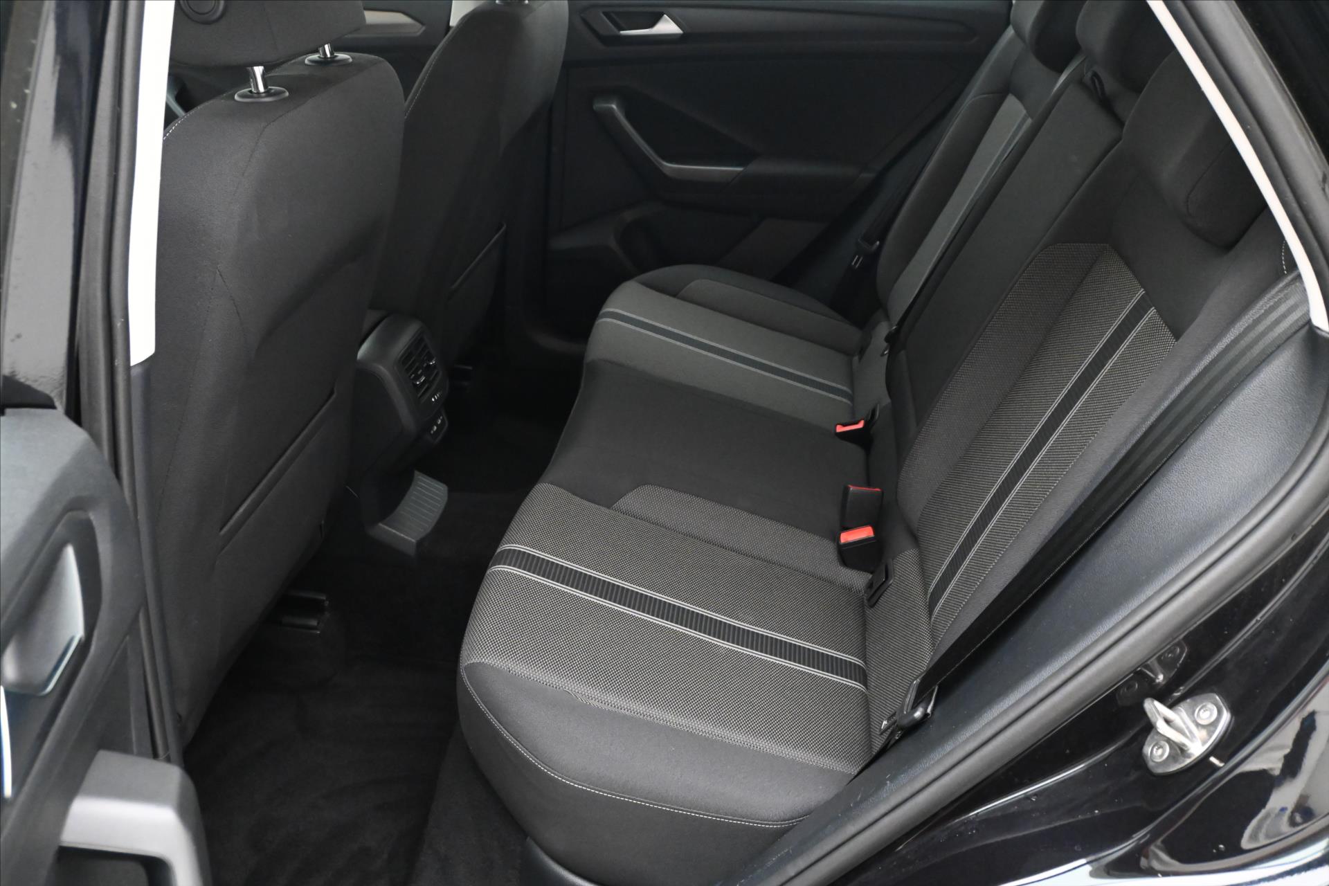 Hlavní fotografie vozu Volkswagen T-Roc 2,0 TDI 110kW Clever Navi Záruka až 5 let (15)