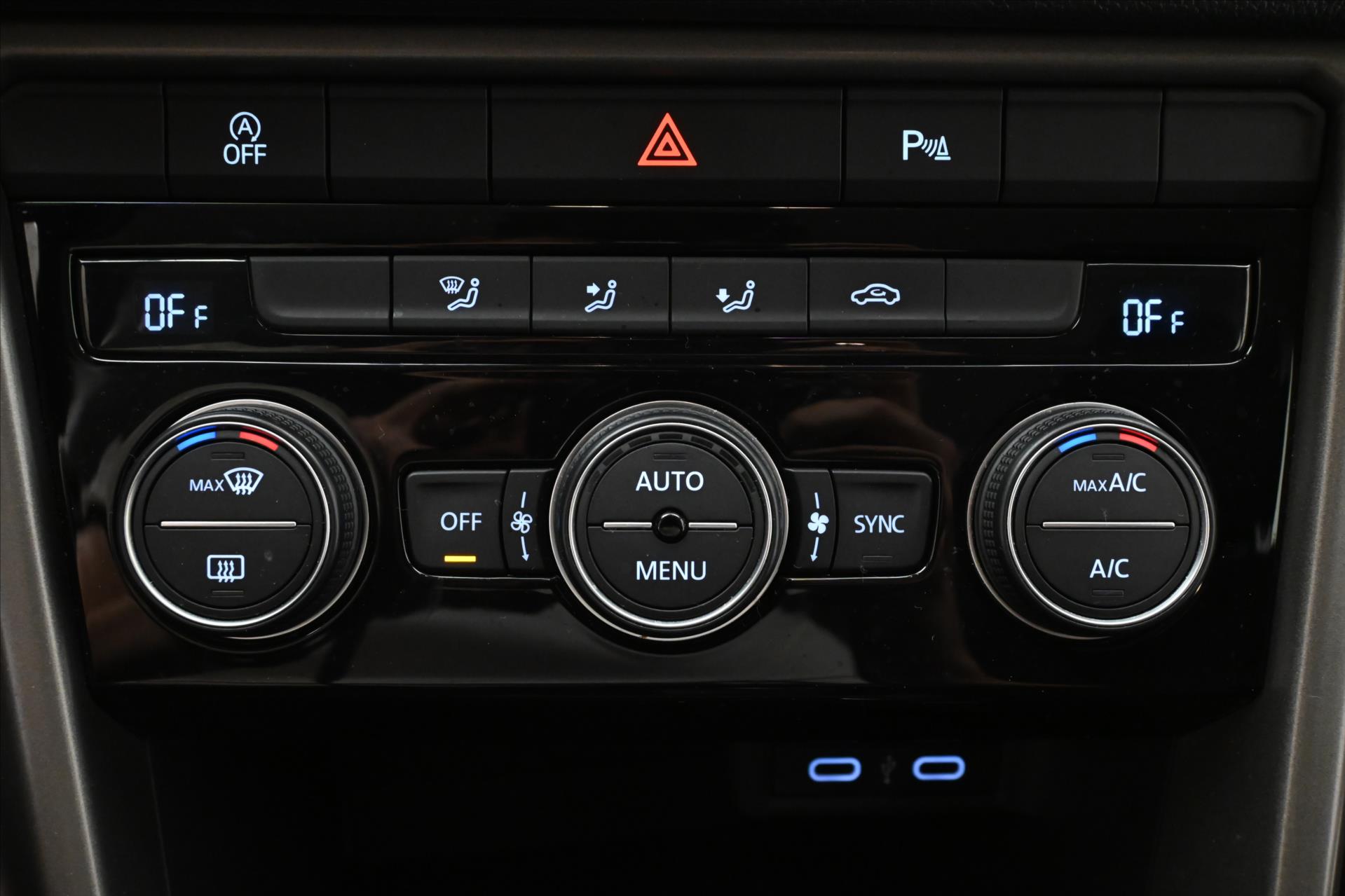Hlavní fotografie vozu Volkswagen T-Roc 2,0 TDI 110kW Clever Navi Záruka až 5 let (22)