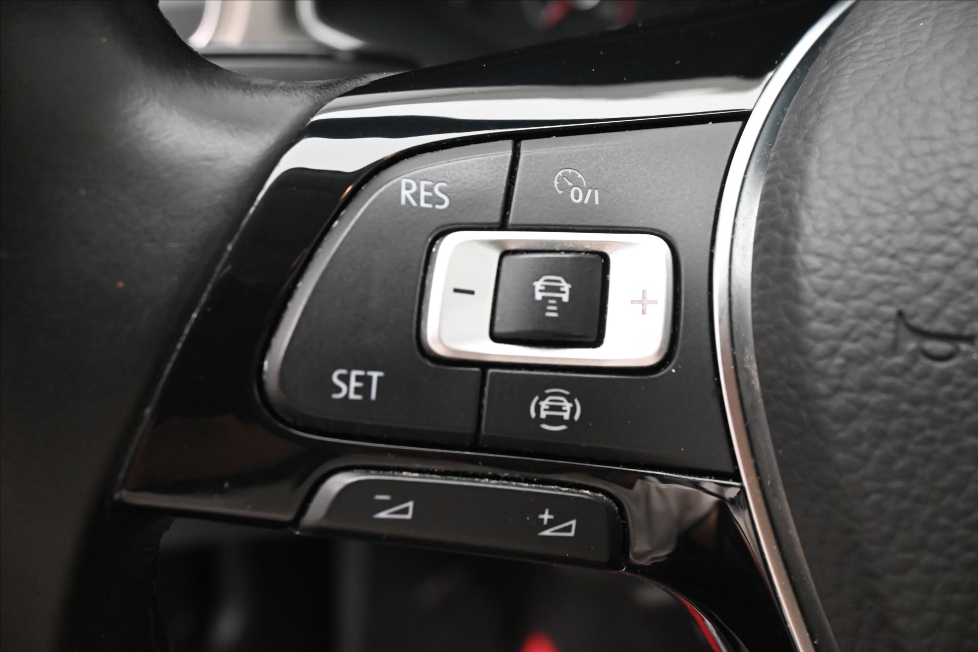 Hlavní fotografie vozu Volkswagen T-Roc 2,0 TDI 110kW Clever Navi Záruka až 5 let (24)