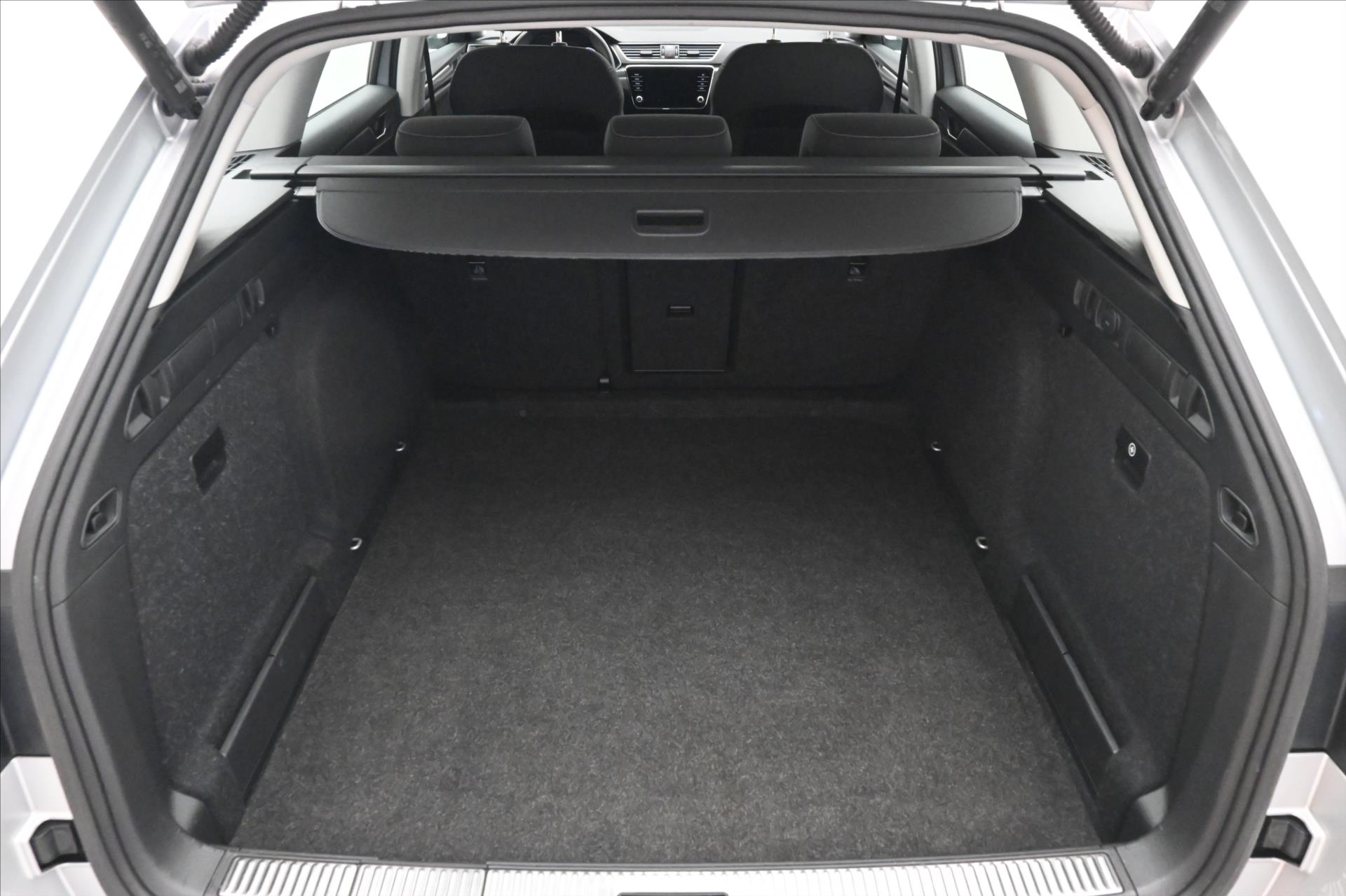Hlavní fotografie vozu Škoda Superb 2,0 TDI 110 kW DSG Style Záruka až 5 let (11)