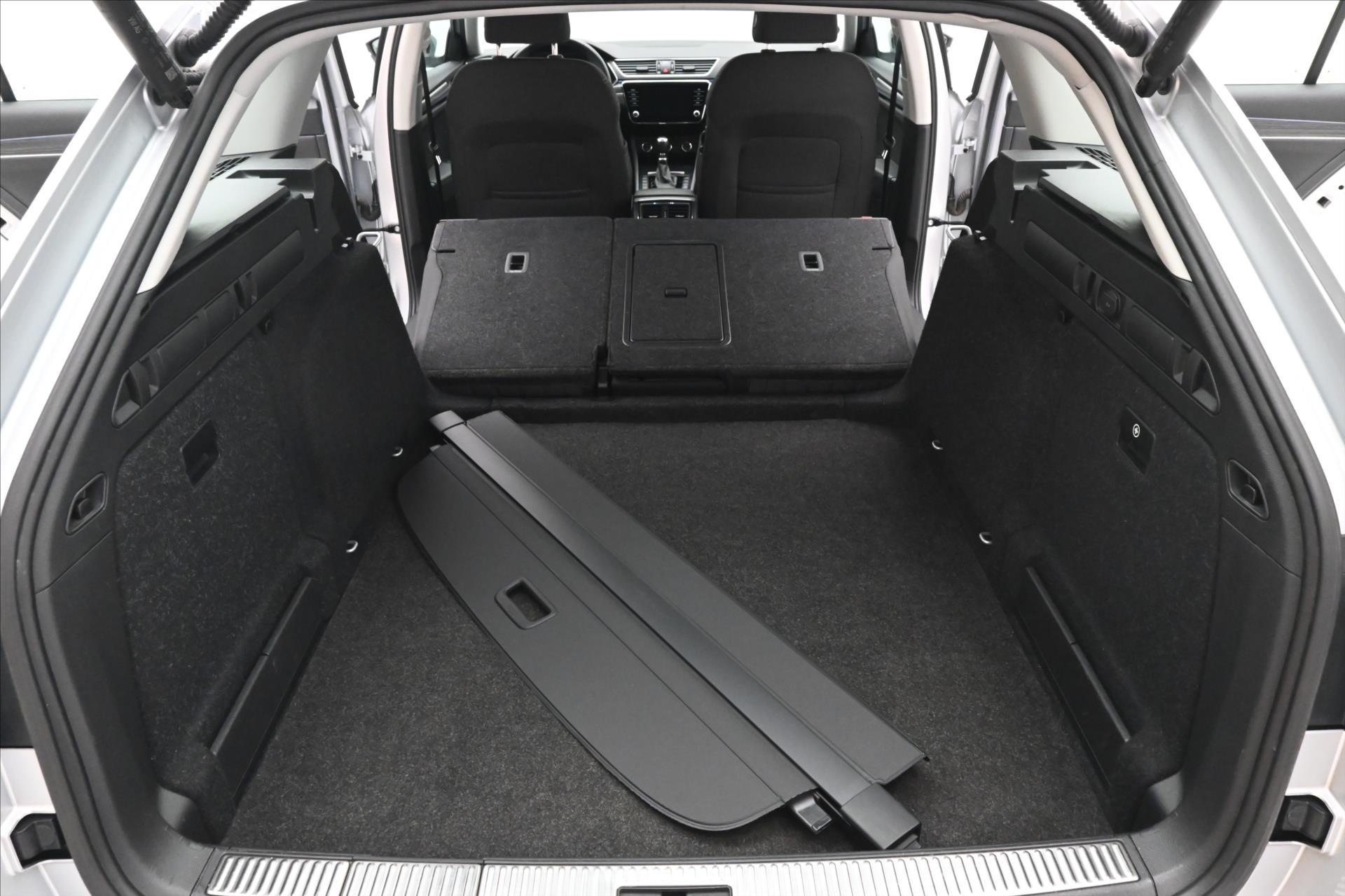 Hlavní fotografie vozu Škoda Superb 2,0 TDI 110 kW DSG Style Záruka až 5 let (12)
