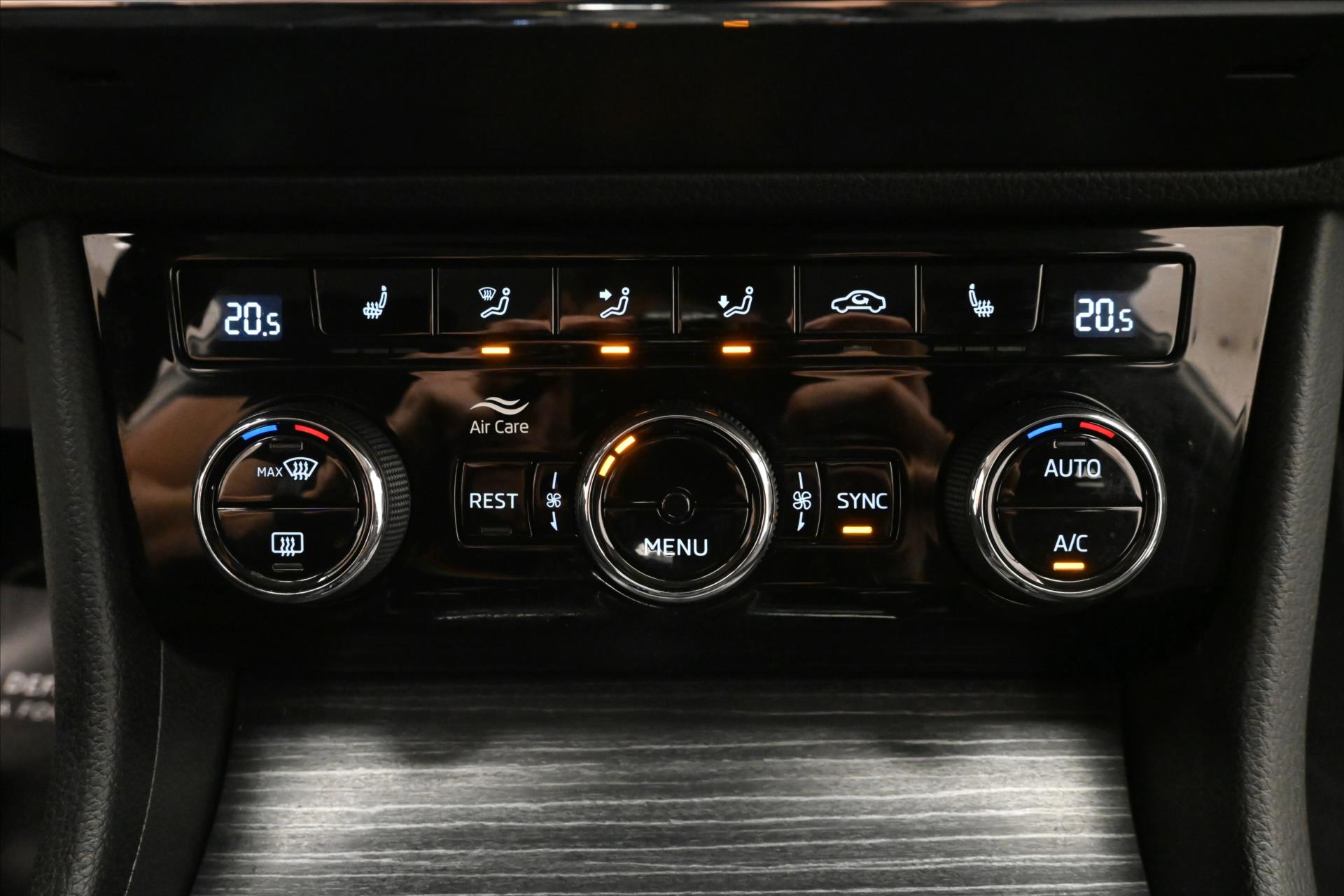 Hlavní fotografie vozu Škoda Superb 2,0 TDI 110 kW DSG Style Záruka až 5 let (22)