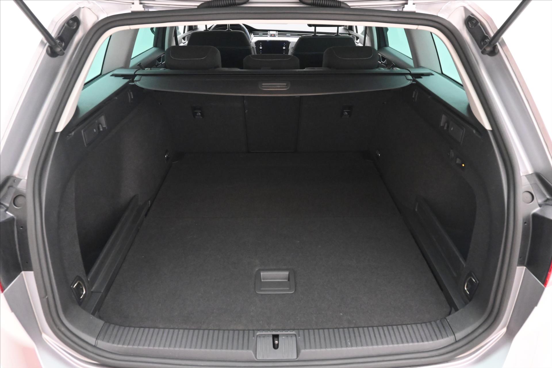 Hlavní fotografie vozu Volkswagen Passat 2,0 TDI 110 KW DSG Business Záruka až 5 let (11)