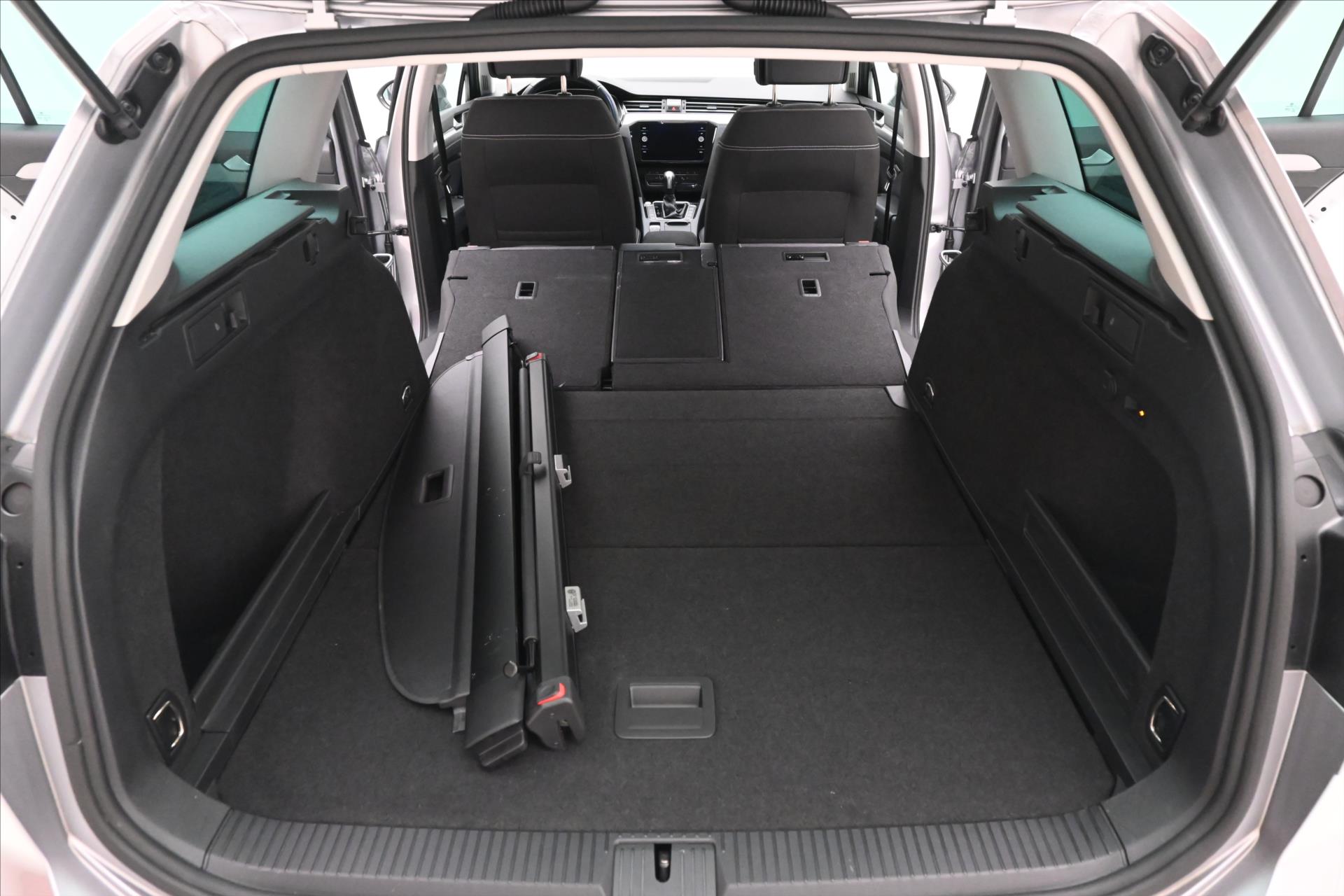 Hlavní fotografie vozu Volkswagen Passat 2,0 TDI 110 KW DSG Business Záruka až 5 let (12)