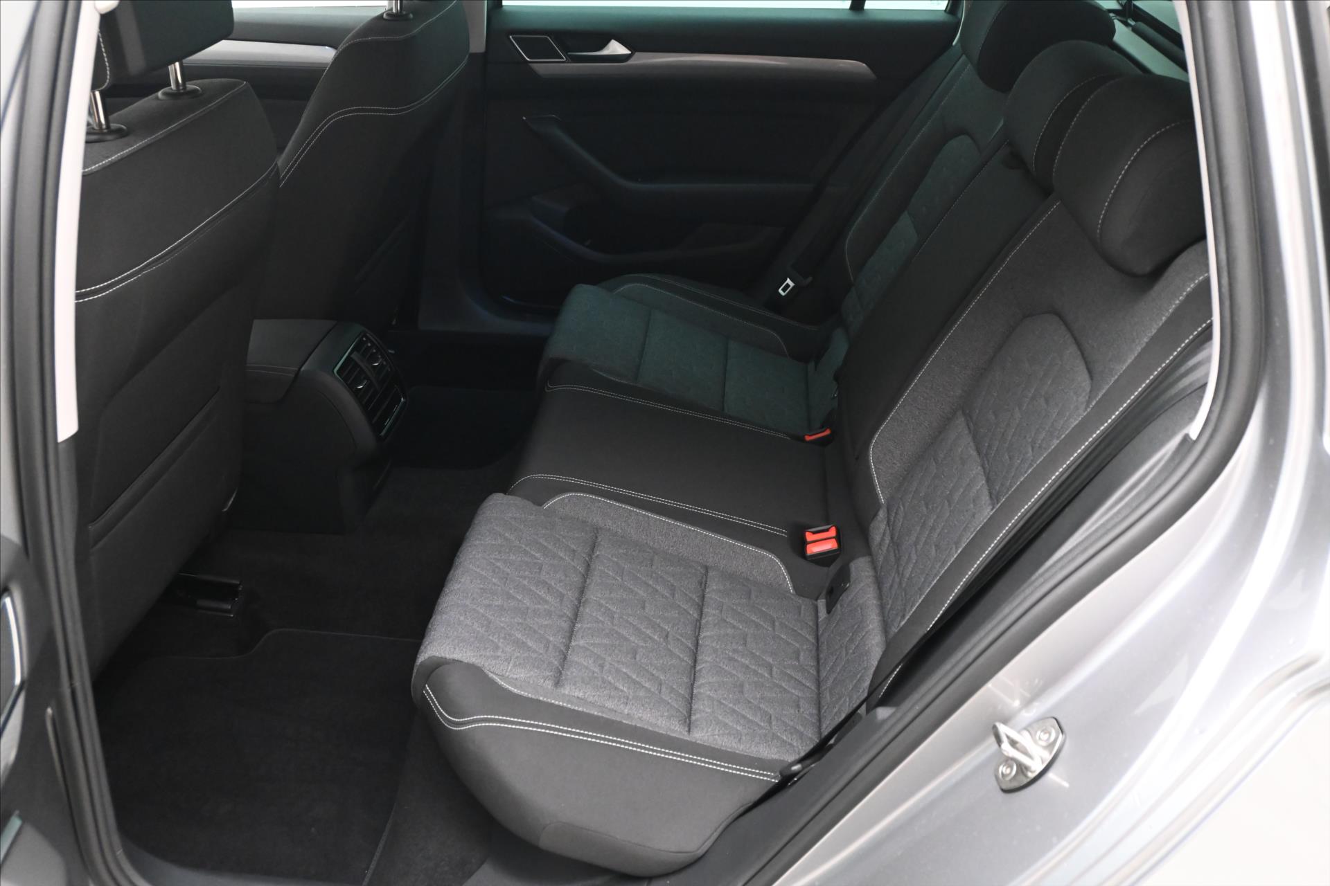 Hlavní fotografie vozu Volkswagen Passat 2,0 TDI 110 KW DSG Business Záruka až 5 let (15)
