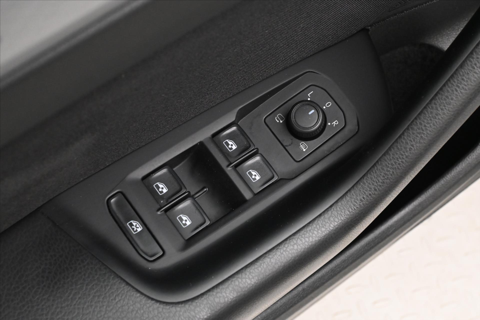 Hlavní fotografie vozu Volkswagen Passat 2,0 TDI 110 KW DSG Business Záruka až 5 let (27)