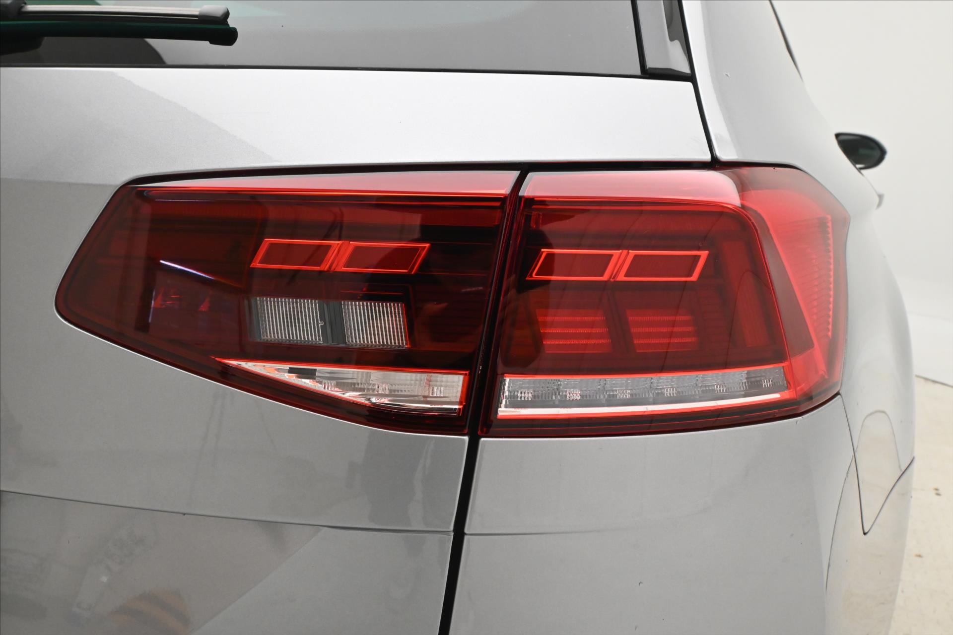Hlavní fotografie vozu Volkswagen Passat 2,0 TDI 110 KW DSG Business Záruka až 5 let (32)