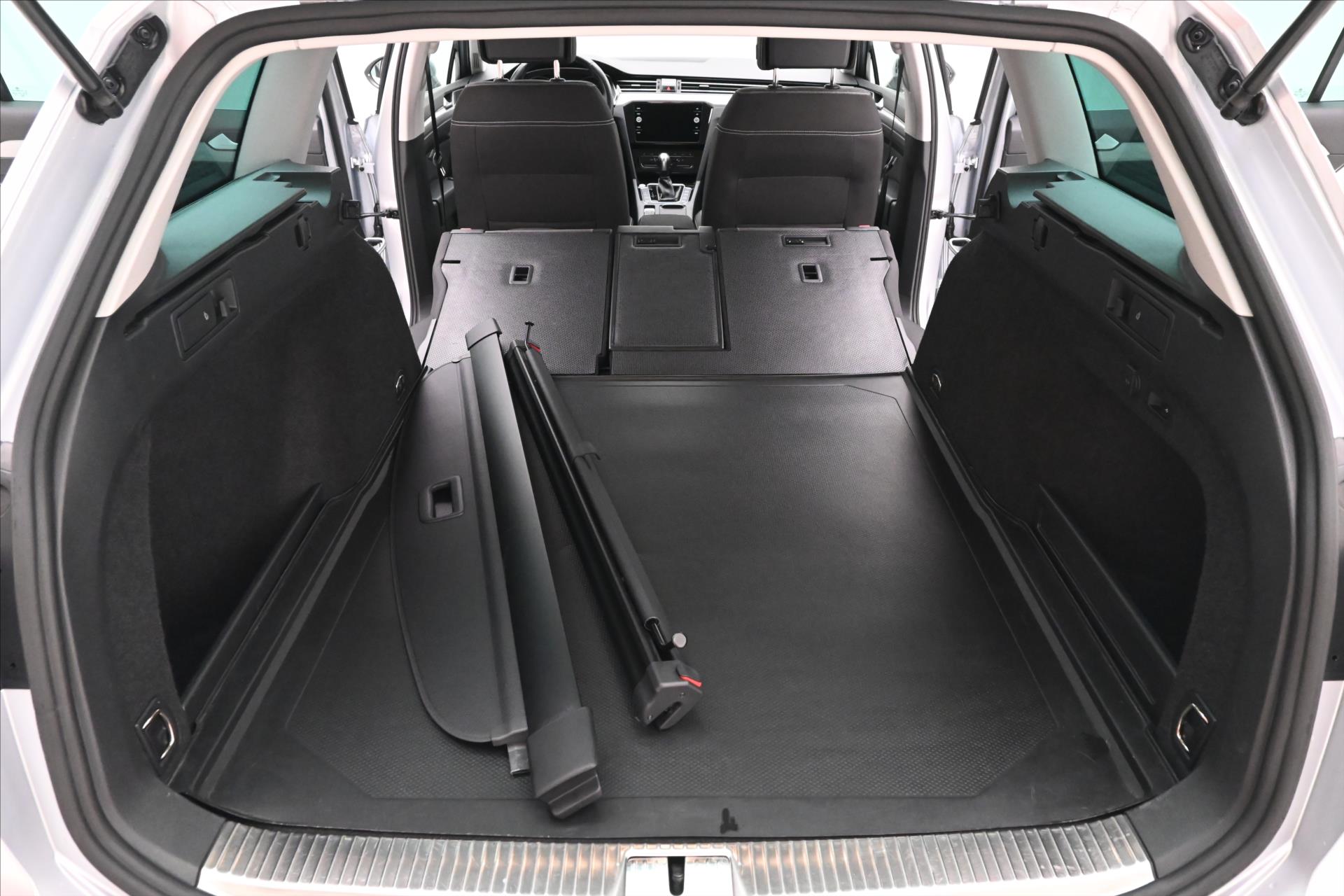 Hlavní fotografie vozu Volkswagen Passat 2,0 TDI 110 kW DSG Business Záruka až 5 let (12)