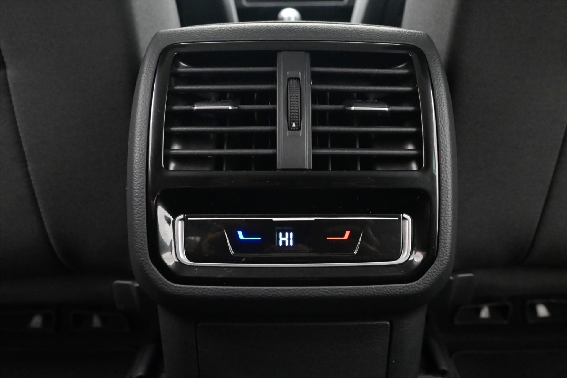Hlavní fotografie vozu Volkswagen Passat 2,0 TDI 110 kW DSG Business Záruka až 5 let (23)