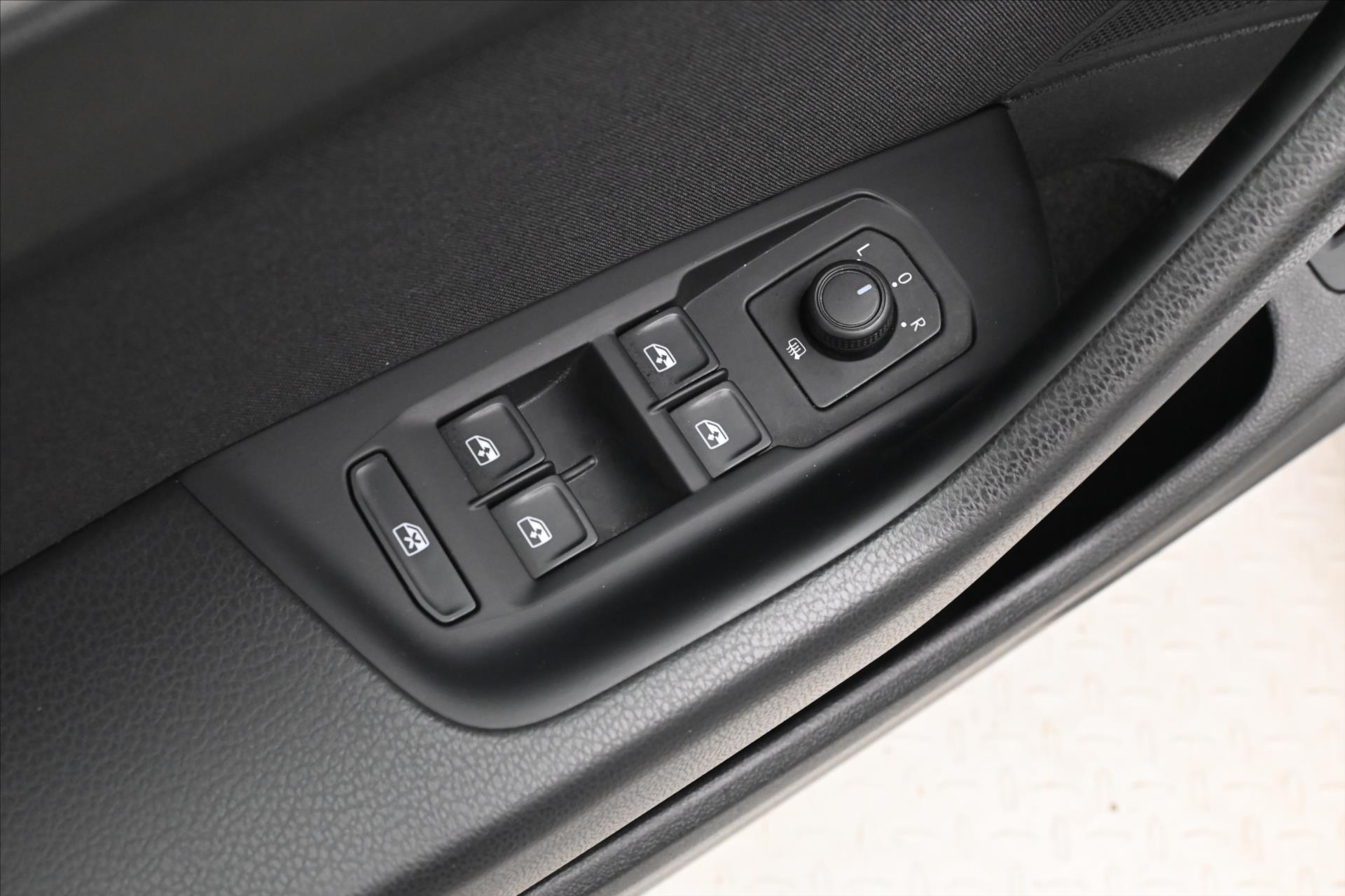 Hlavní fotografie vozu Volkswagen Passat 2,0 TDI 110 kW DSG Business Záruka až 5 let (27)