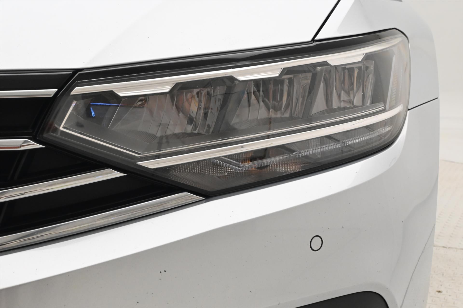 Hlavní fotografie vozu Volkswagen Passat 2,0 TDI 110 kW DSG Business Záruka až 5 let (31)