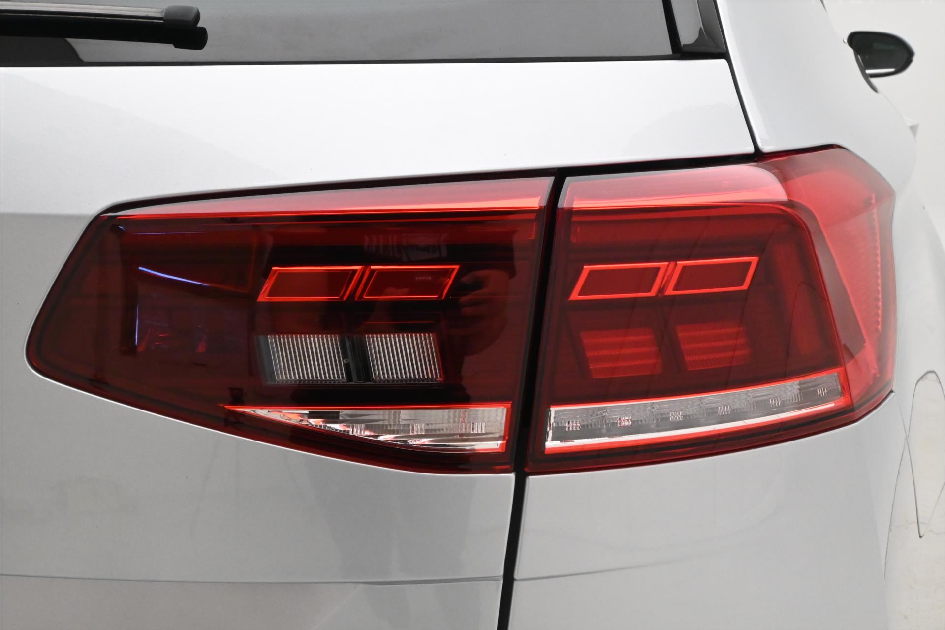 Hlavní fotografie vozu Volkswagen Passat 2,0 TDI 110 kW DSG Business Záruka až 5 let (32)