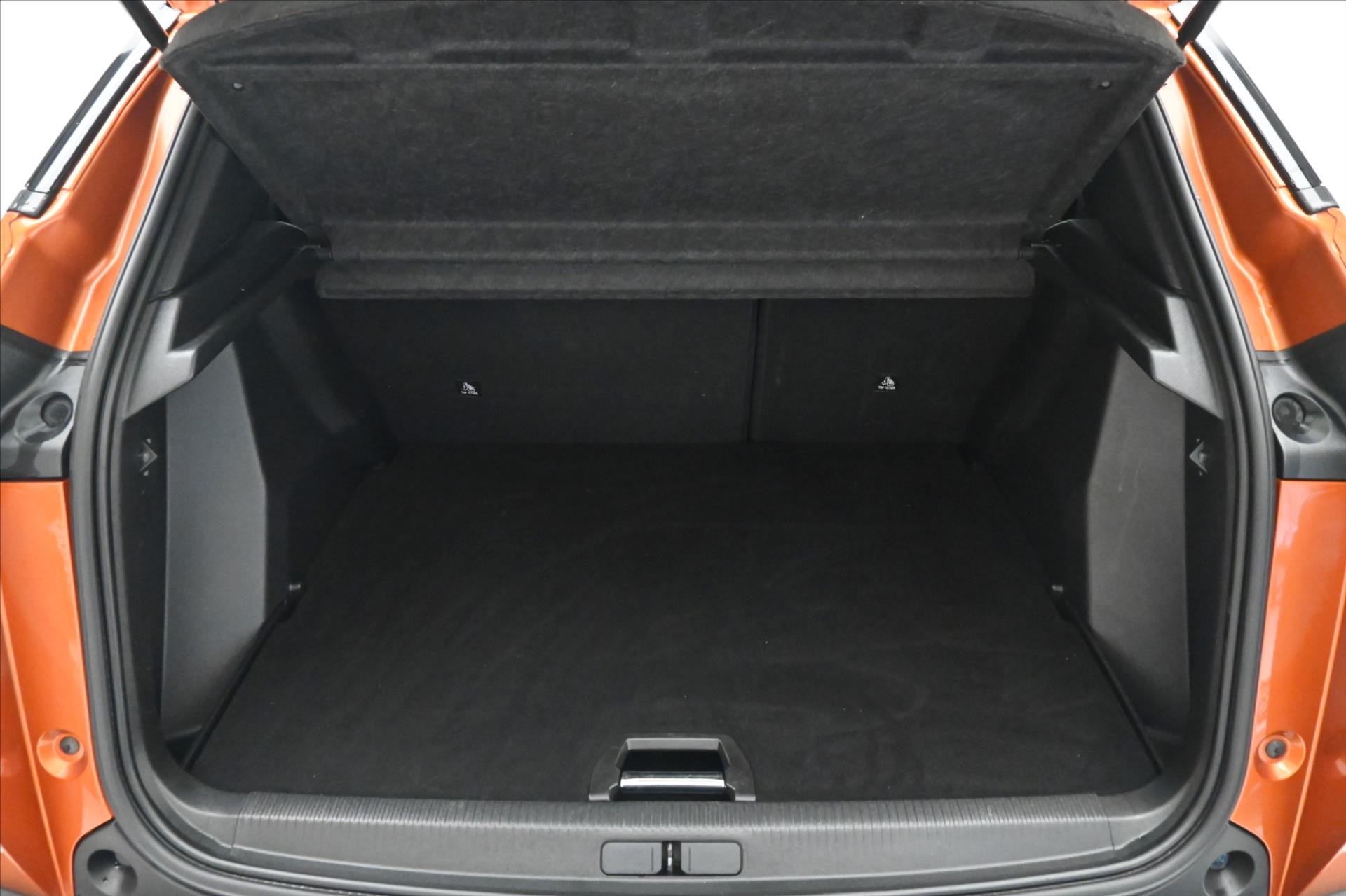 Hlavní fotografie vozu Peugeot 2008 1,5 BlueHDi 81 kW Allure Záruka až 5 let (11)