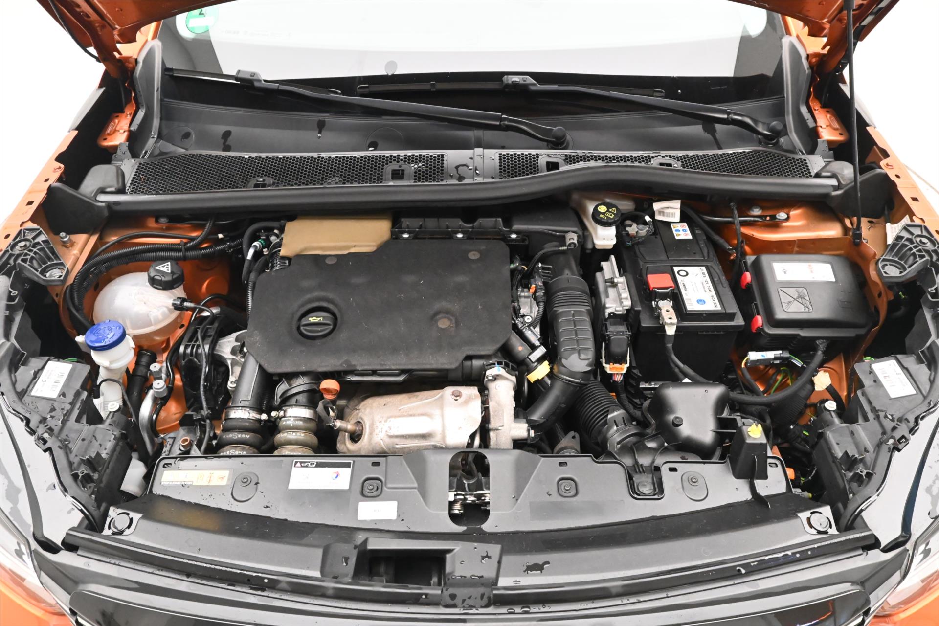 Hlavní fotografie vozu Peugeot 2008 1,5 BlueHDi 81 kW Allure Záruka až 5 let (10)