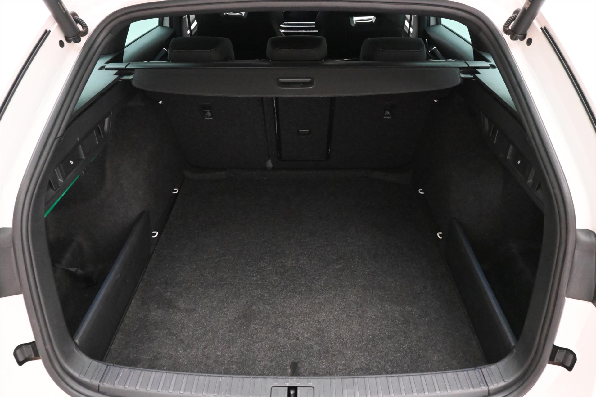 Hlavní fotografie vozu Škoda Octavia 2,0 TDI 110 kW DSG Sportline Záruka až 5 let (11)
