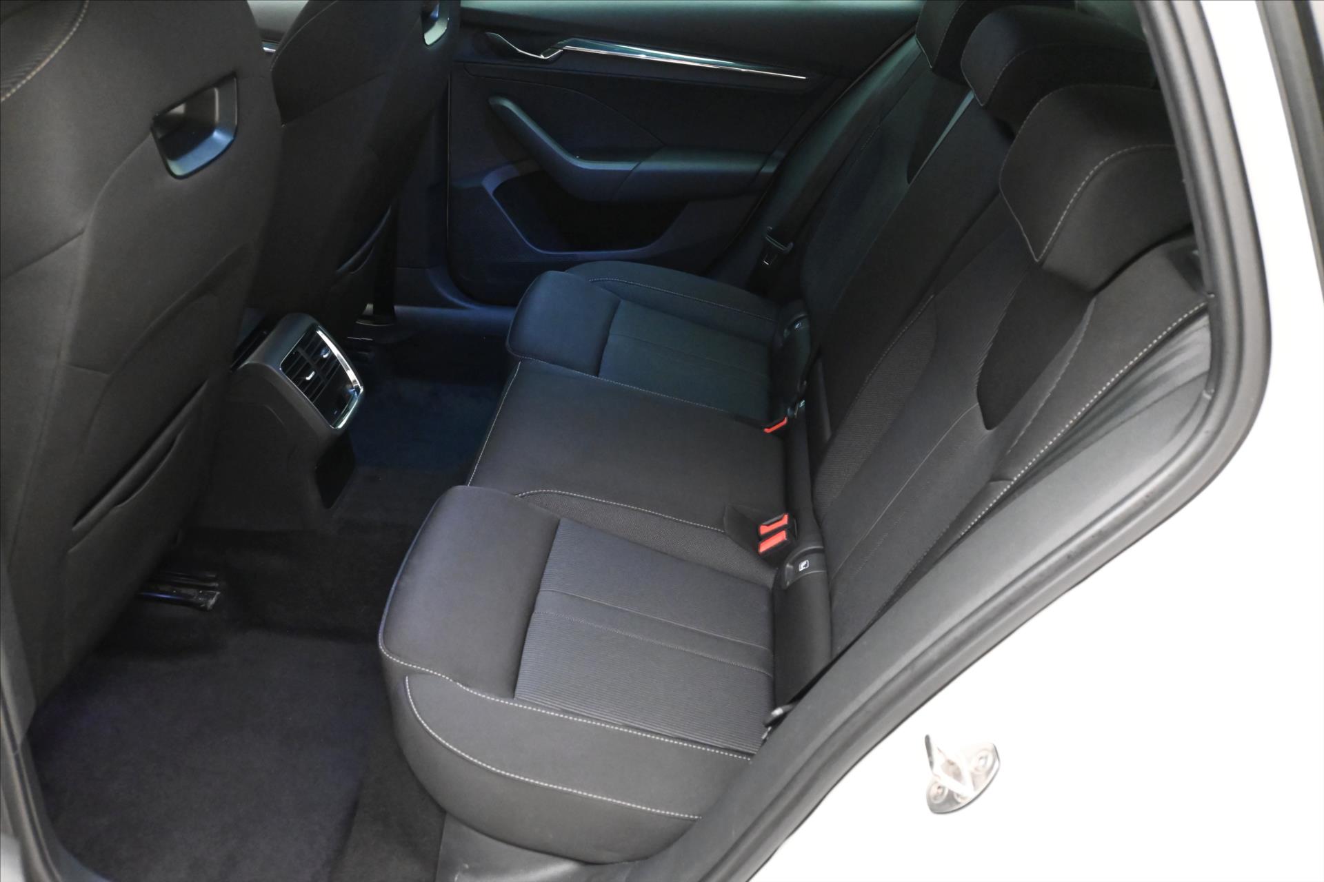 Hlavní fotografie vozu Škoda Octavia 2,0 TDI 110 kW DSG Sportline Záruka až 5 let (15)