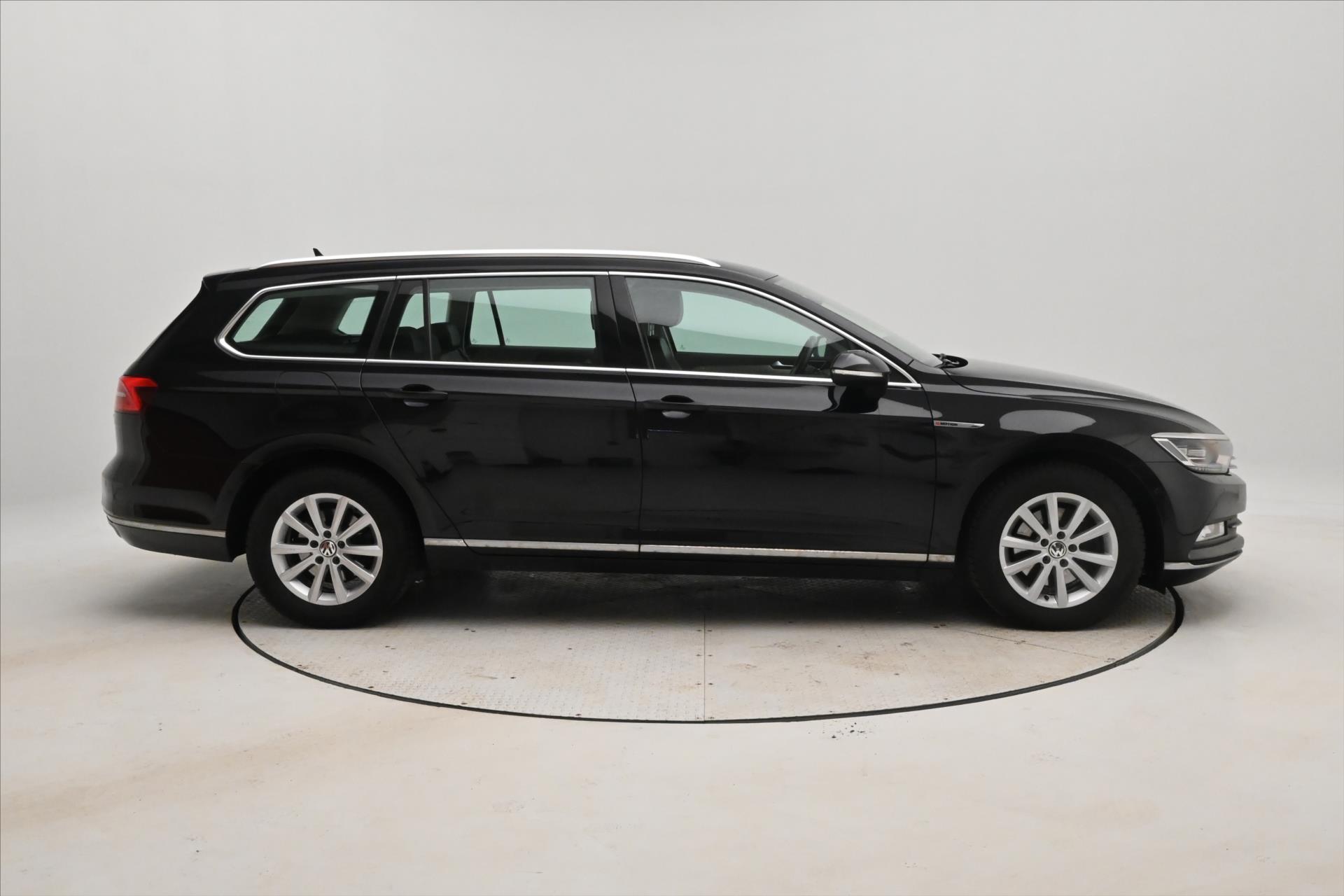 Hlavní fotografie vozu Volkswagen Passat 2,0 TDI 140 kW DSG 4Motion Záruka až 5 let (4)