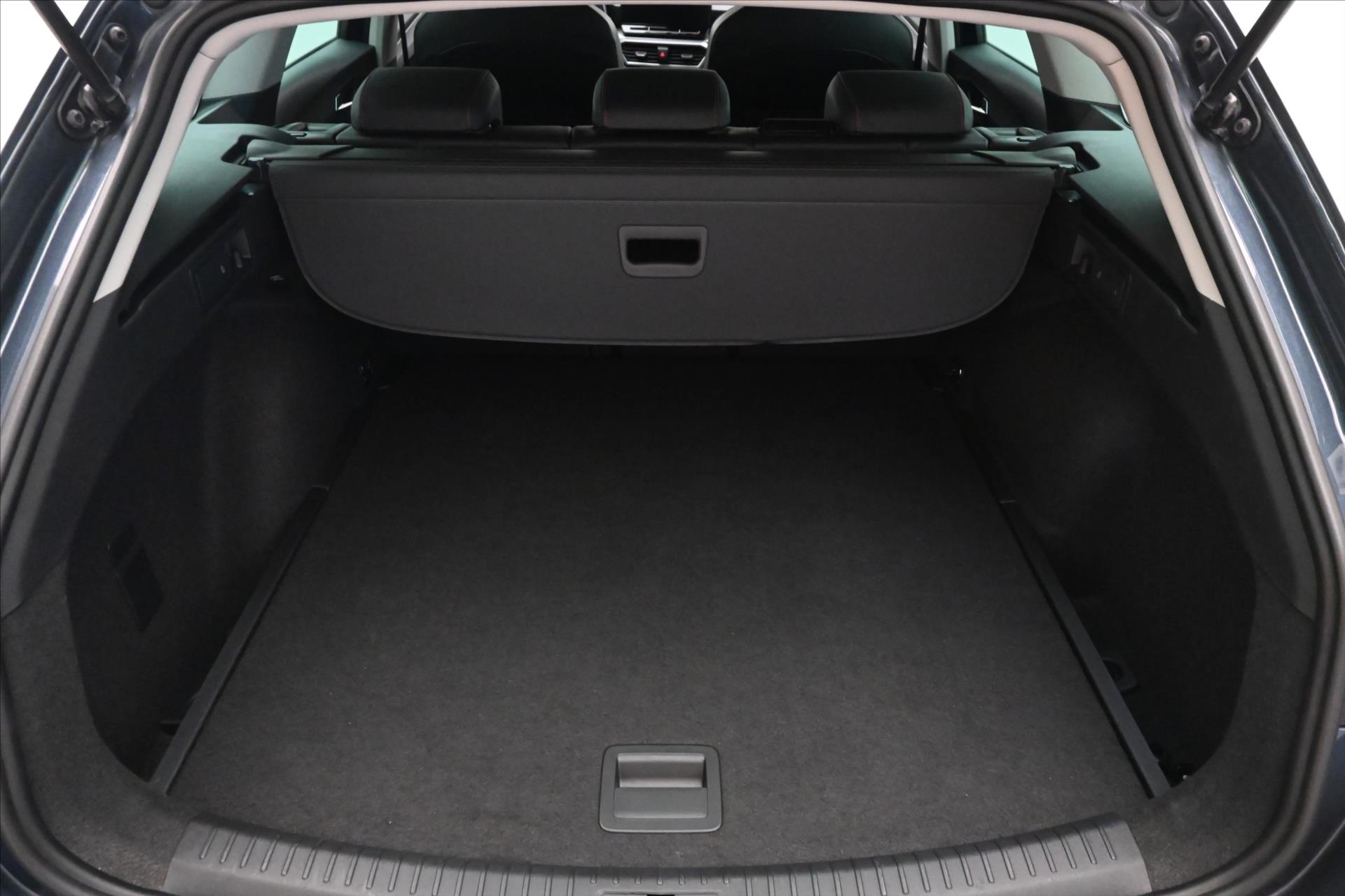 Hlavní fotografie vozu Seat Leon 2,0 TSI 140kW DSG FR Záruka až 5 let (11)