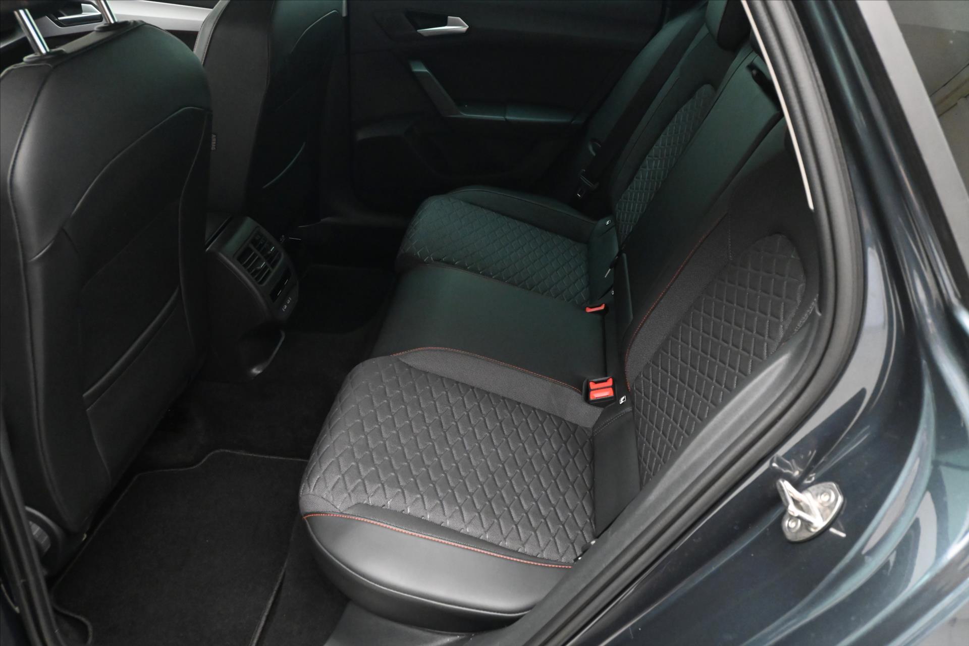 Hlavní fotografie vozu Seat Leon 2,0 TSI 140kW DSG FR Záruka až 5 let (15)