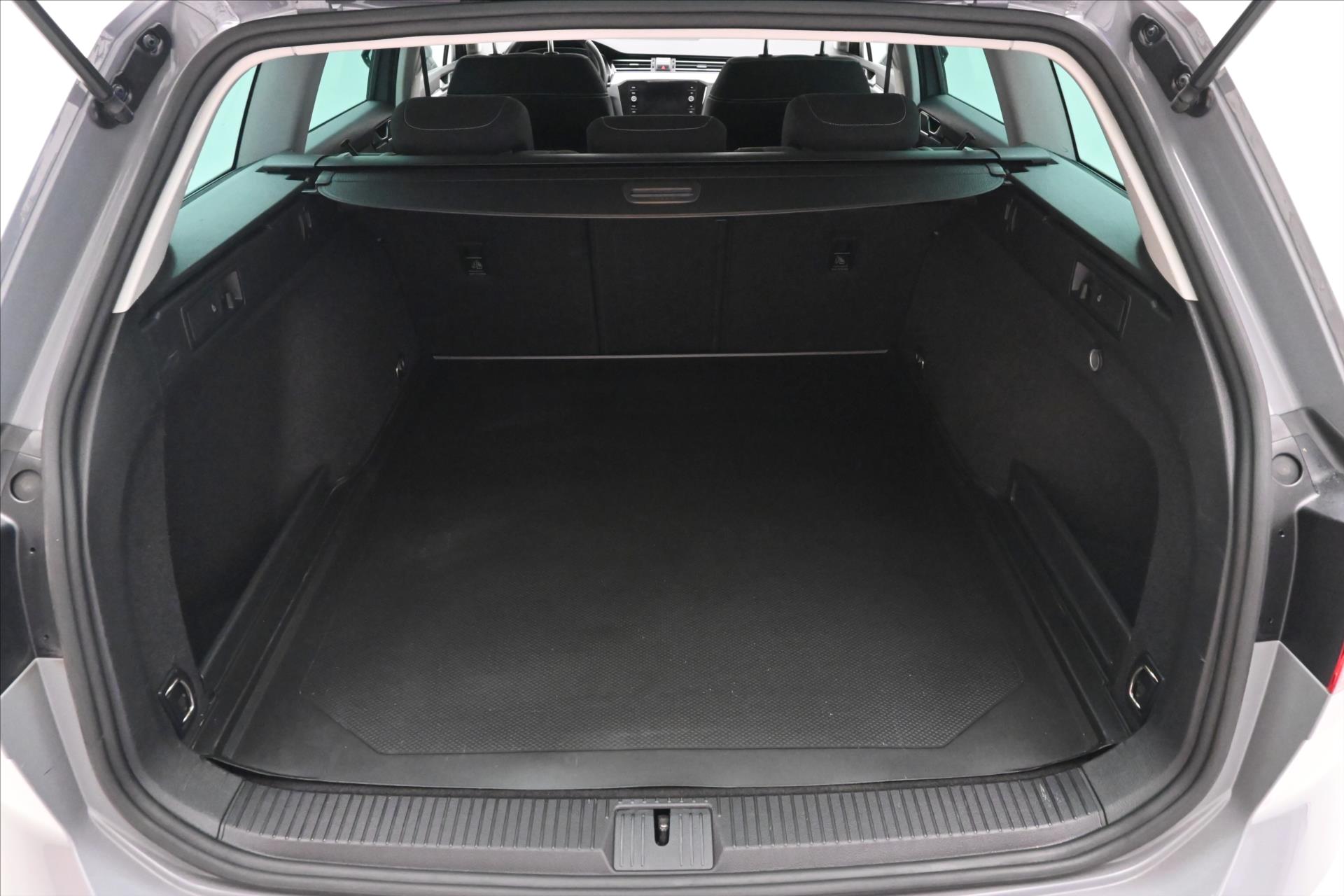 Hlavní fotografie vozu Volkswagen Passat 2,0 TDI 110kW DSG Business Záruka až 5 let (11)