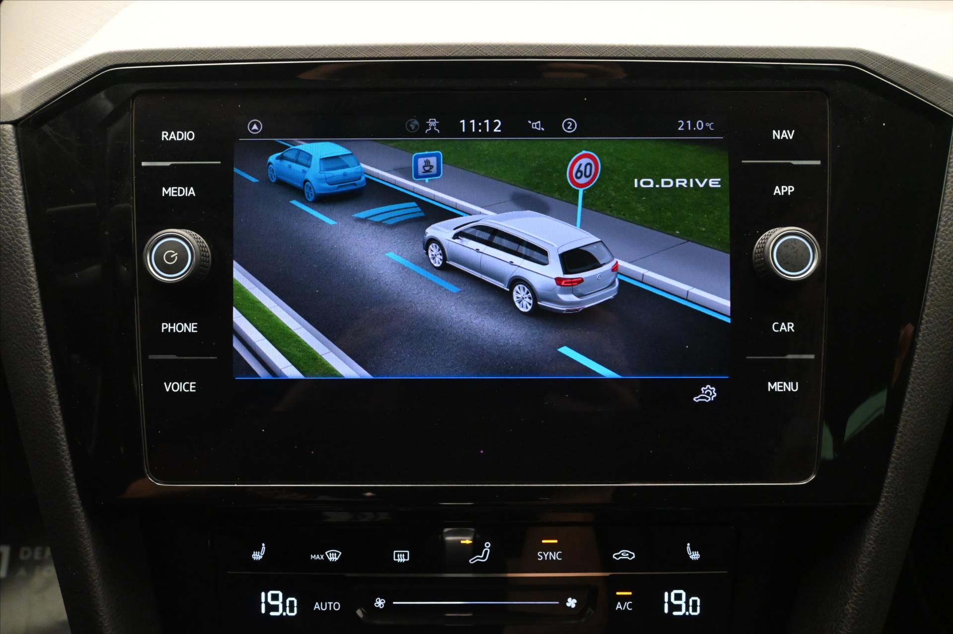 Hlavní fotografie vozu Volkswagen Passat 2,0 TDI 110kW DSG Business Záruka až 5 let (20)