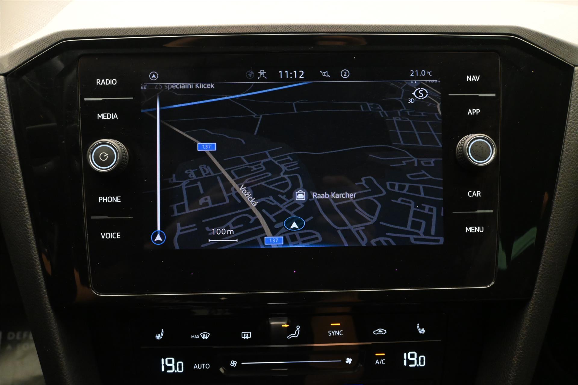 Hlavní fotografie vozu Volkswagen Passat 2,0 TDI 110kW DSG Business Záruka až 5 let (21)