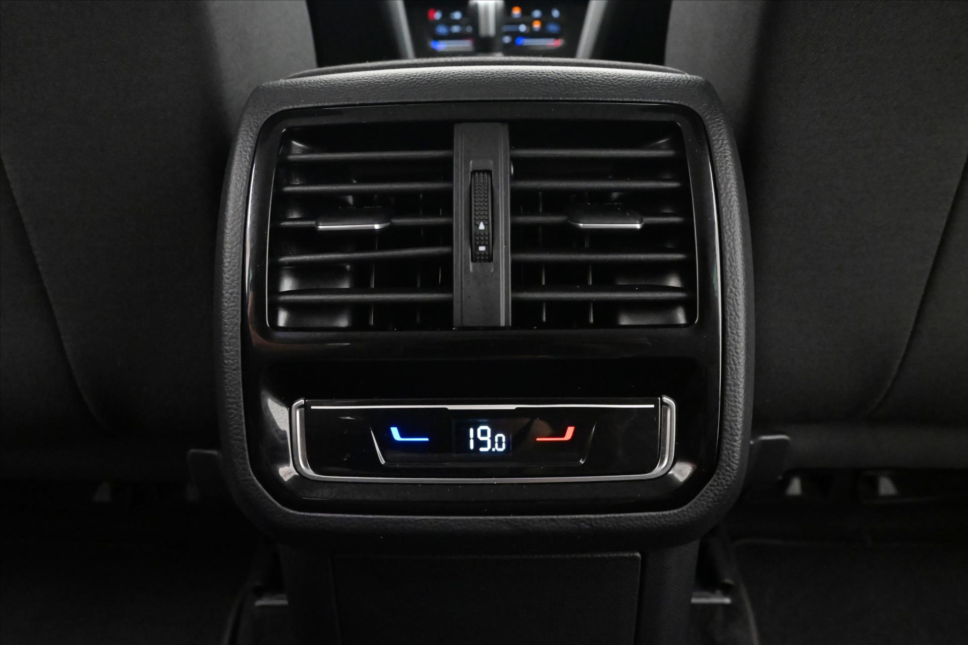 Hlavní fotografie vozu Volkswagen Passat 2,0 TDI 110kW DSG Business Záruka až 5 let (23)