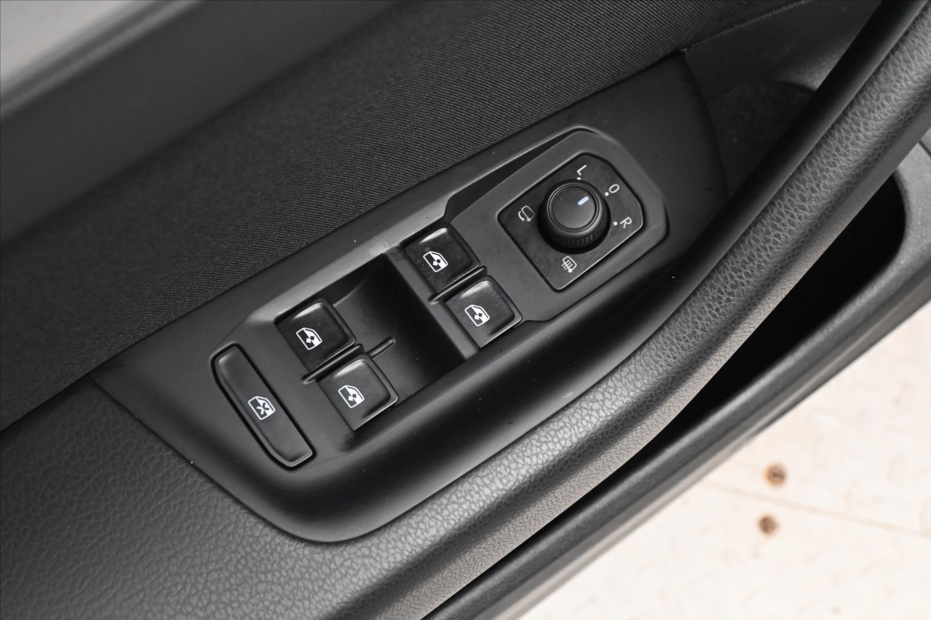 Hlavní fotografie vozu Volkswagen Passat 2,0 TDI 110kW DSG Business Záruka až 5 let (27)