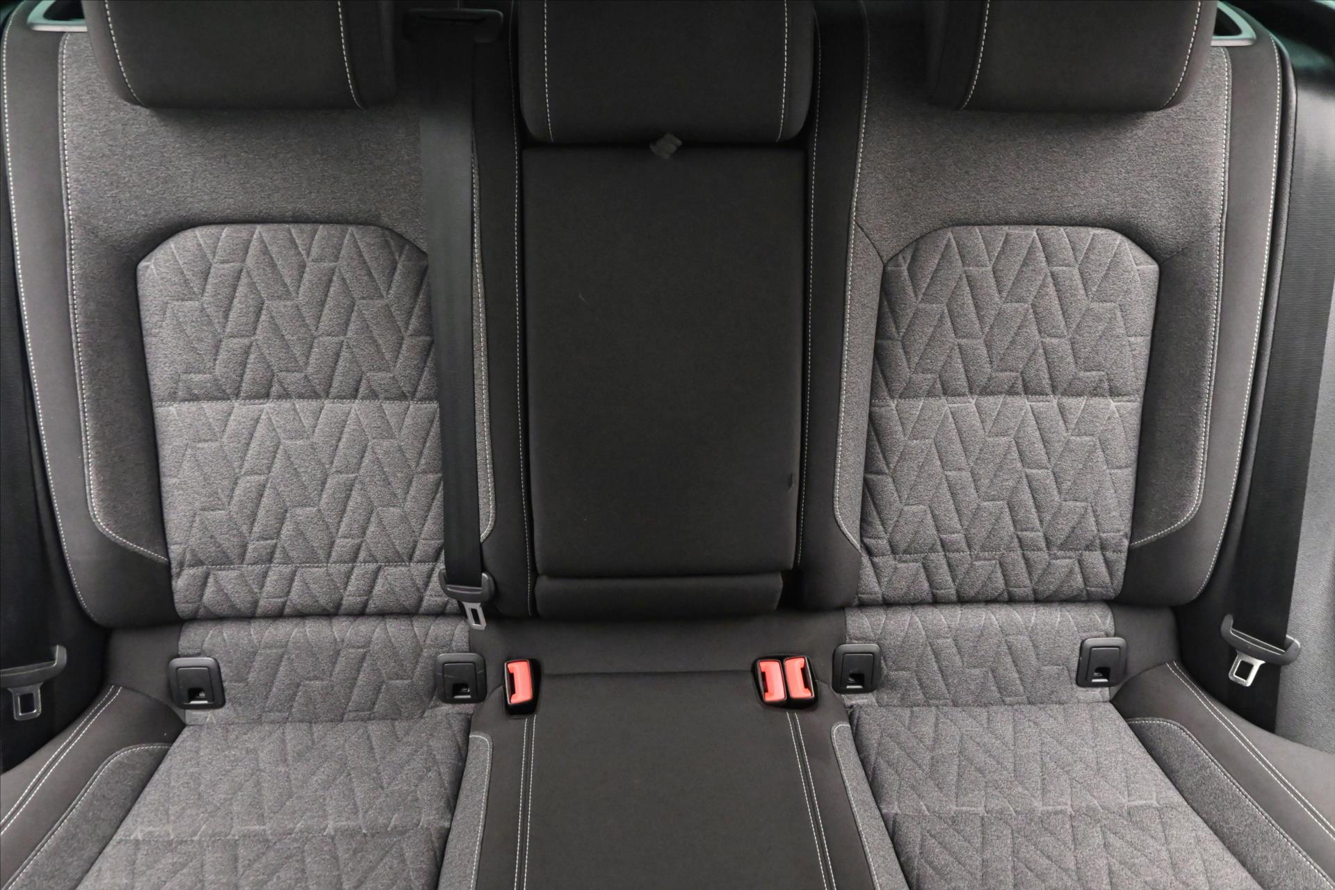 Hlavní fotografie vozu Volkswagen Passat 2,0 TDI 110kW DSG Business Záruka až 5 let (29)