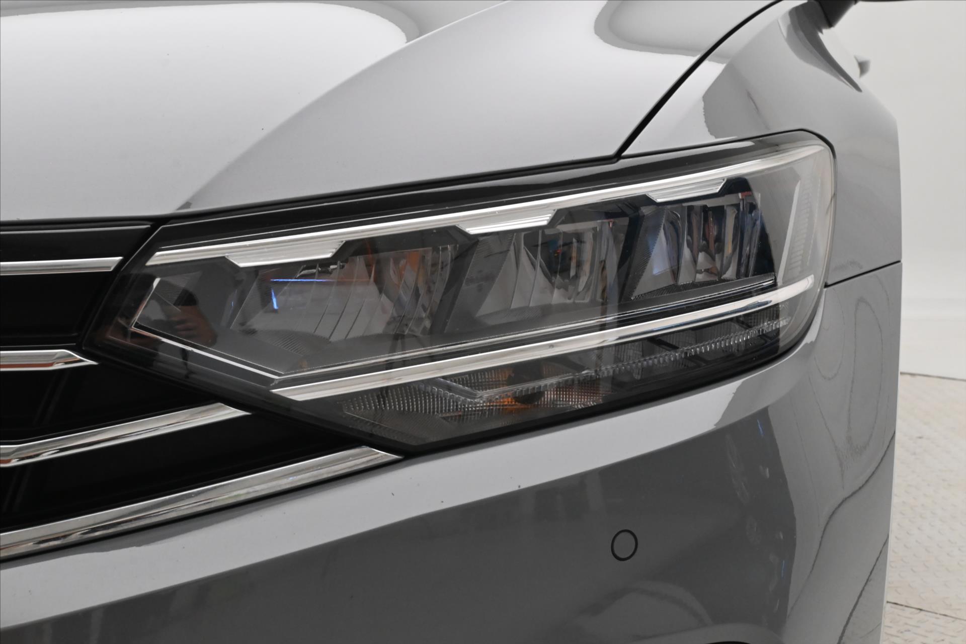 Hlavní fotografie vozu Volkswagen Passat 2,0 TDI 110kW DSG Business Záruka až 5 let (30)