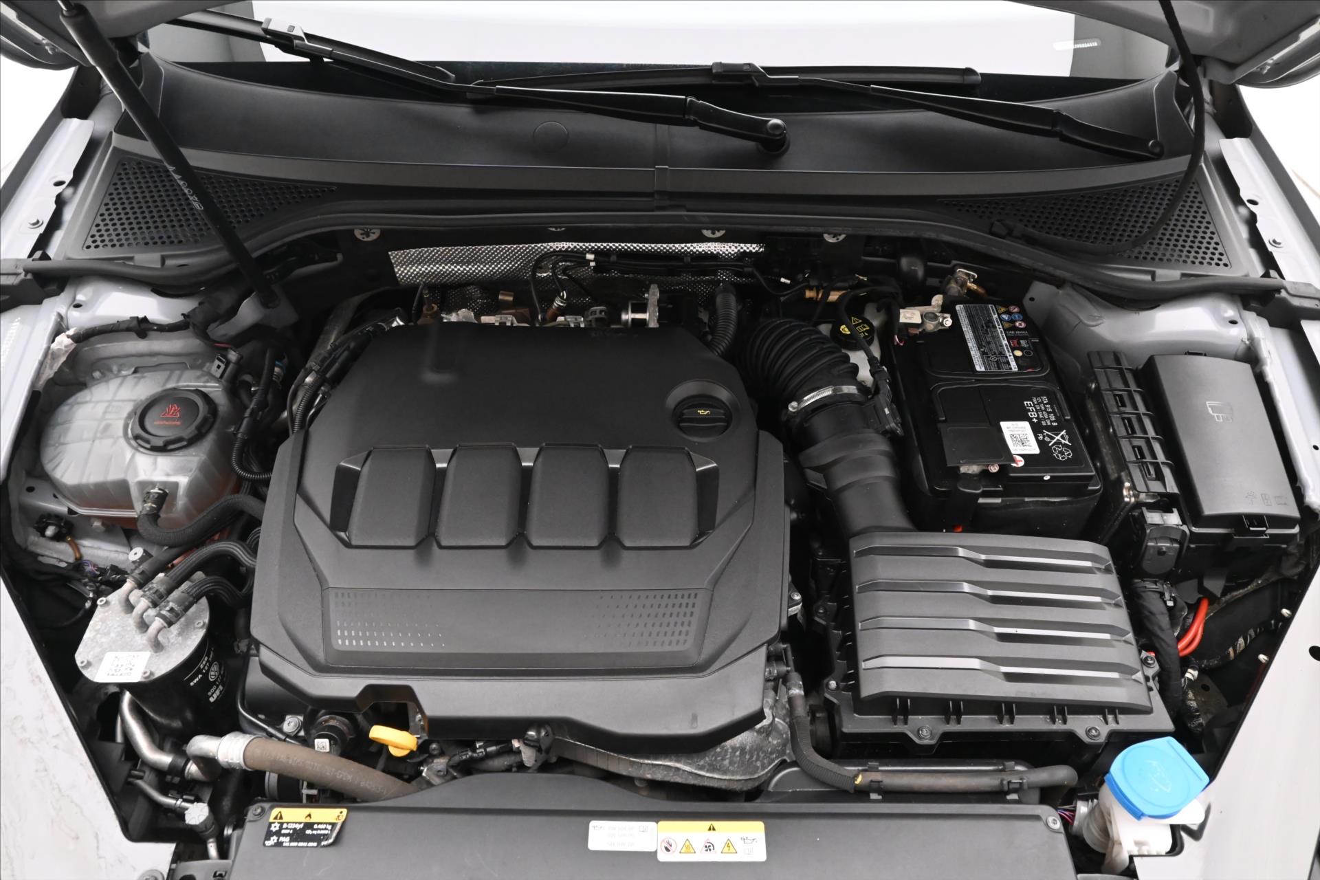 Hlavní fotografie vozu Volkswagen Passat 2,0 TDI 110kW DSG Business Záruka až 5 let (10)