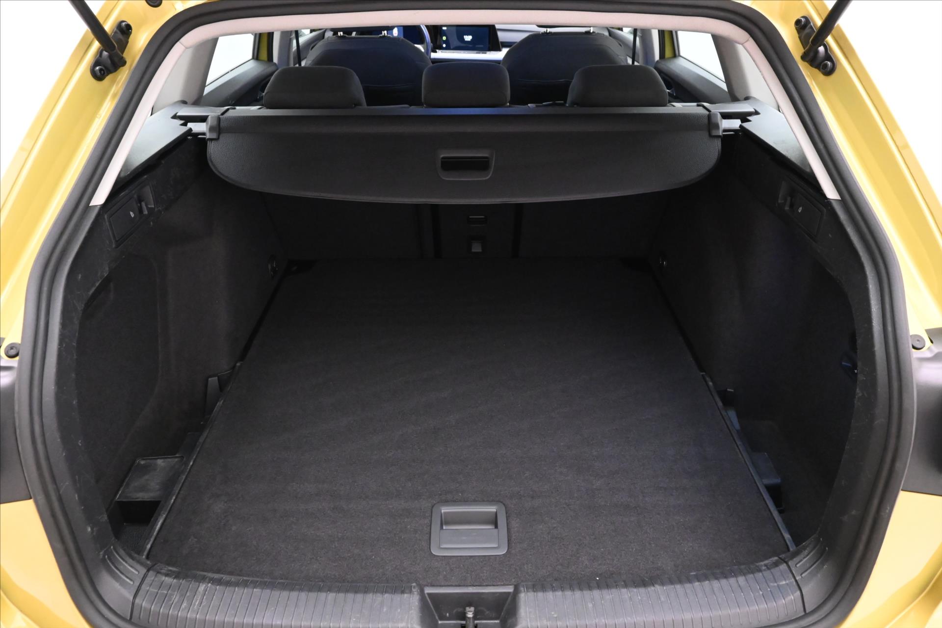 Hlavní fotografie vozu Volkswagen Golf 1,5 TSI 96 kW Life Záruka až 5 let (11)