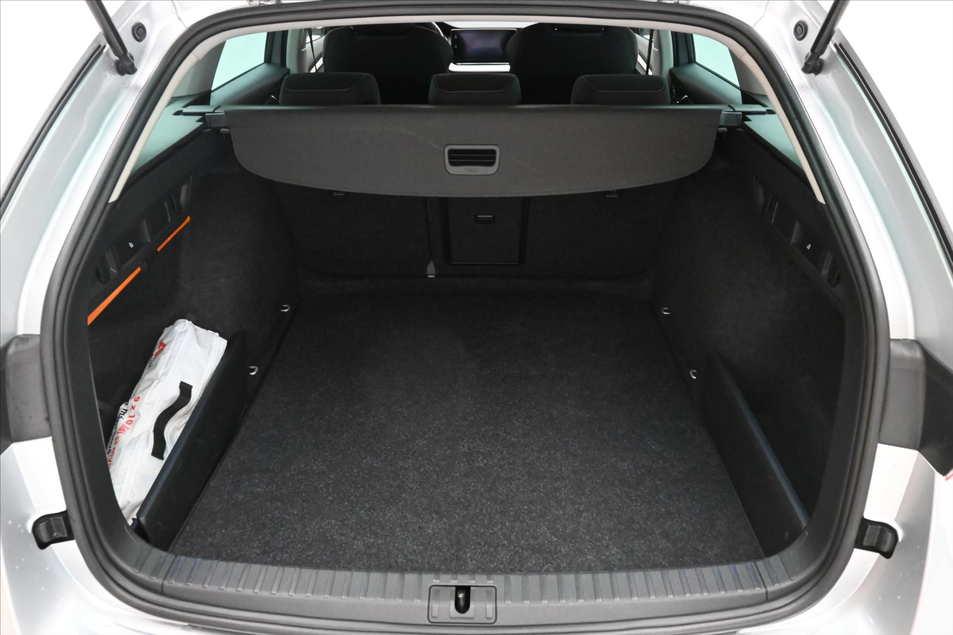 Hlavní fotografie vozu Škoda Octavia 2,0 TDI 85 kW Ambition Záruka až 5 let (11)