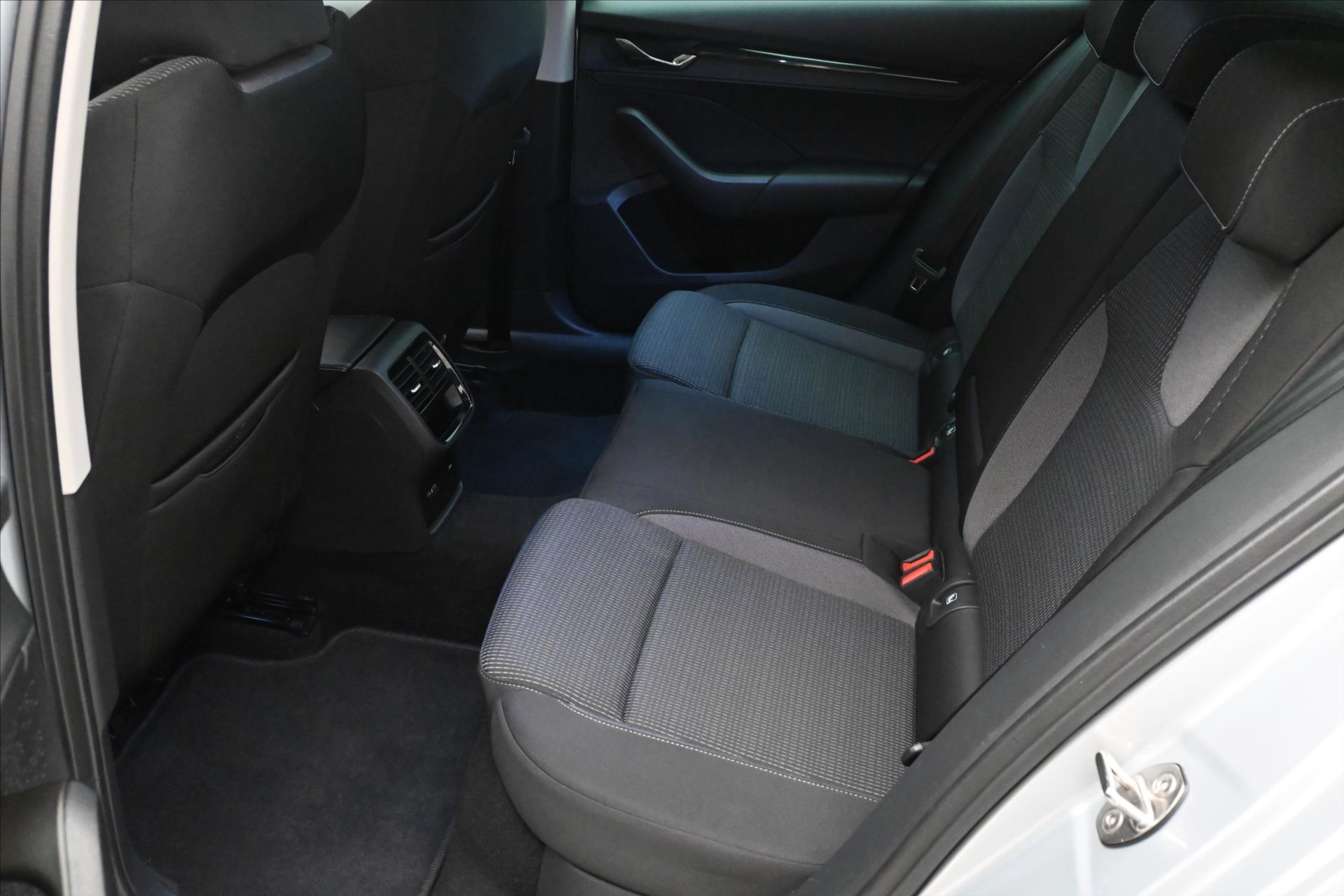 Hlavní fotografie vozu Škoda Octavia 2,0 TDI 85 kW Ambition Záruka až 5 let (15)