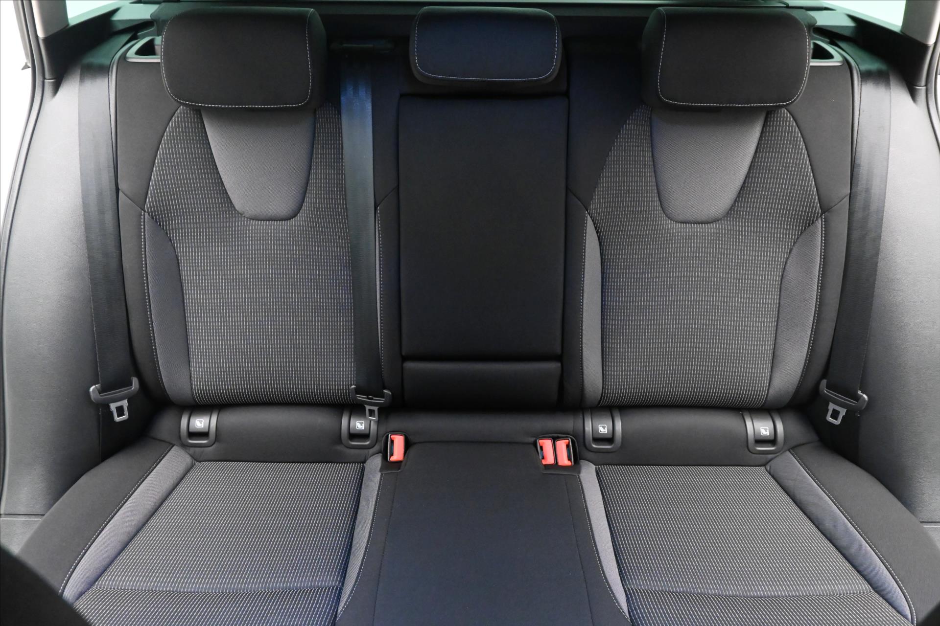 Hlavní fotografie vozu Škoda Octavia 2,0 TDI 85 kW Ambition Záruka až 5 let (28)