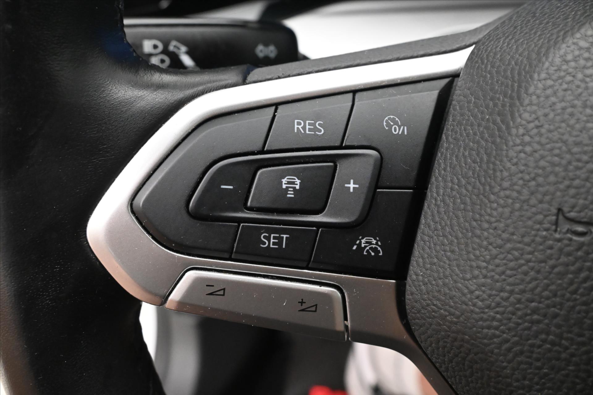 Hlavní fotografie vozu Volkswagen Golf 2,0 TDI 110 kW Life Záruka až 5 let (24)