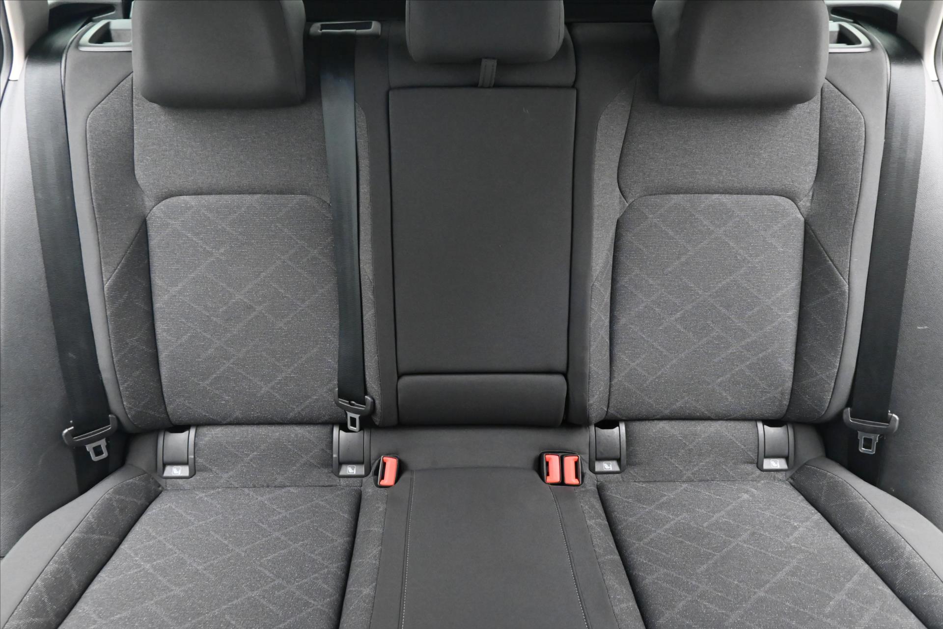Hlavní fotografie vozu Volkswagen Golf 2,0 TDI 110 kW Life Záruka až 5 let (28)